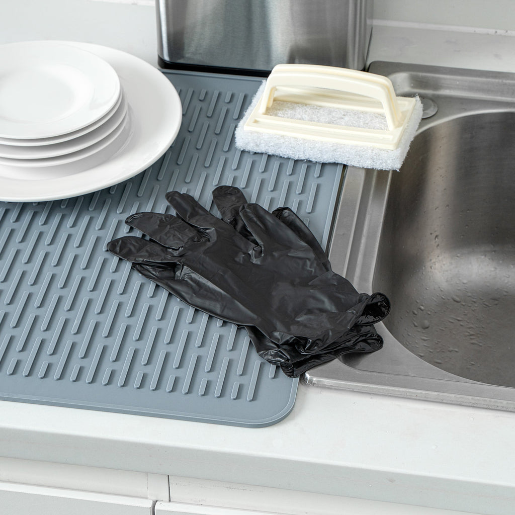 Serve Secure Black Medium Synmax Vinyl Gloves - Powder-Free, Latex-Free - 9" x 3 3/4" - 100 count box