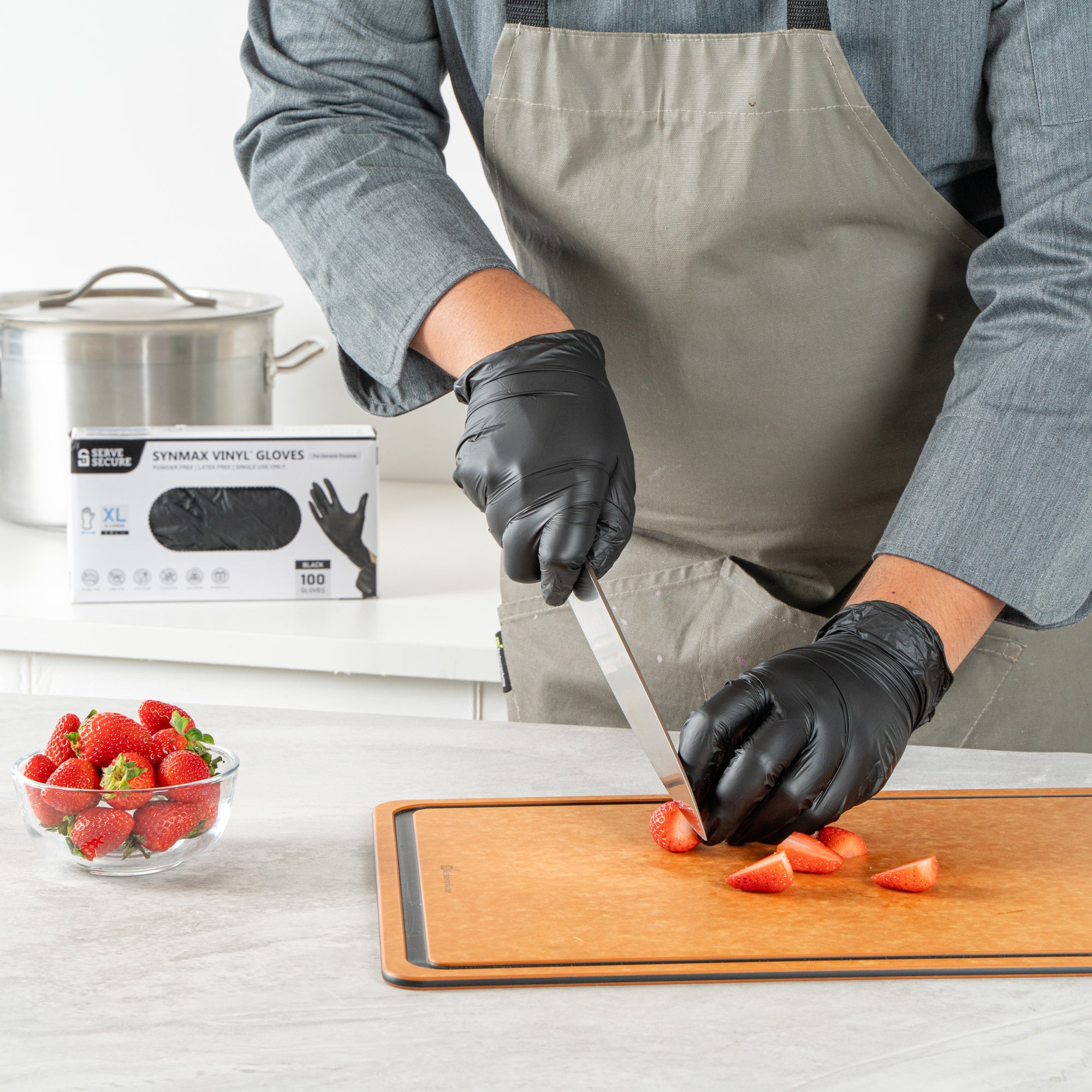 Serve Secure Black Extra Large Synmax Vinyl Gloves - Powder-Free, Latex-Free - 9" x 4 1/2" - 1000 count box