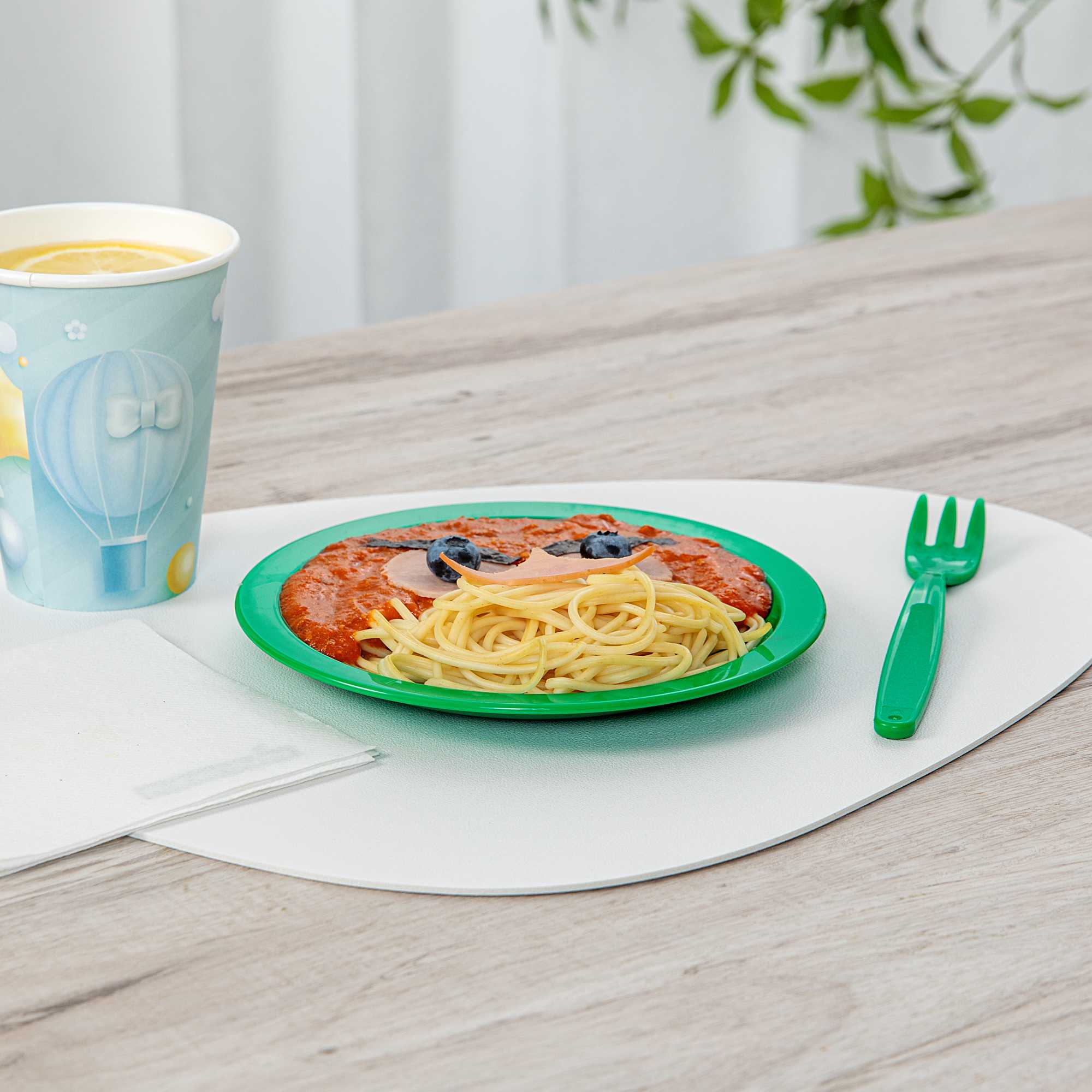 RW Kids Round Green Plastic Plate - 6 3/4" x 6 3/4" - 10 count box