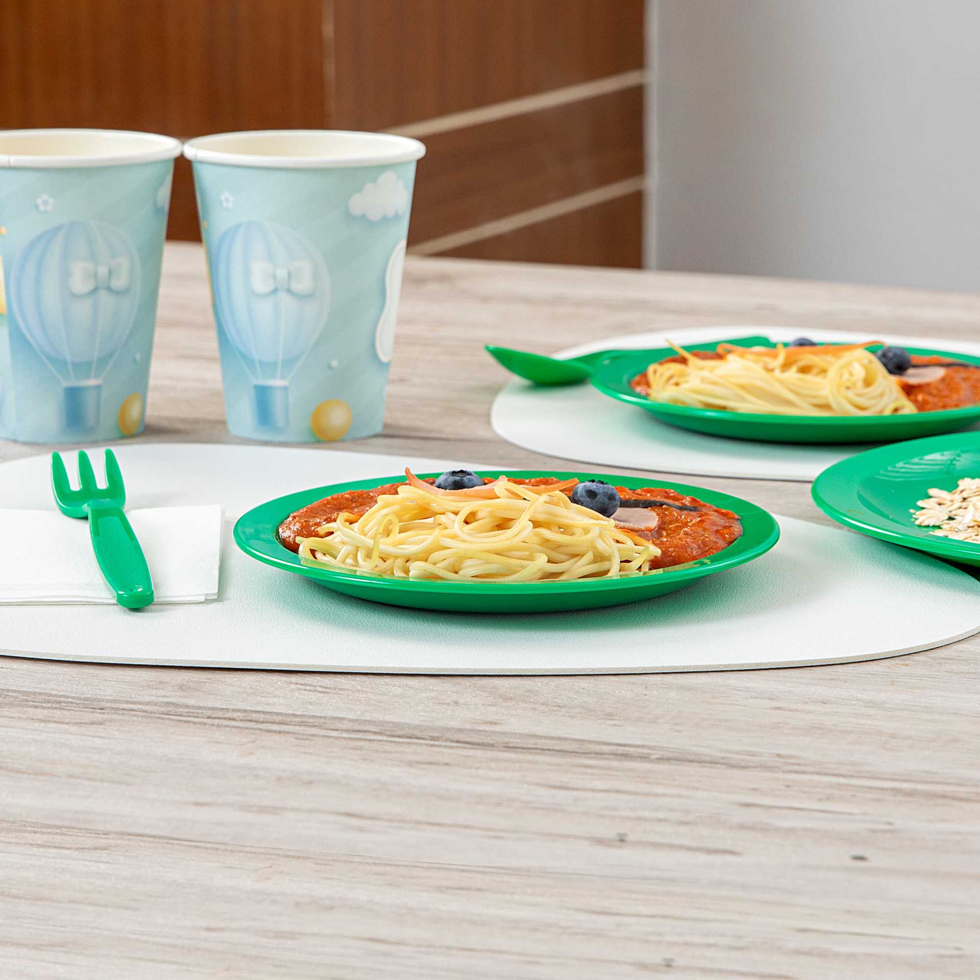 RW Kids Round Green Plastic Plate - 6 3/4" x 6 3/4" - 10 count box