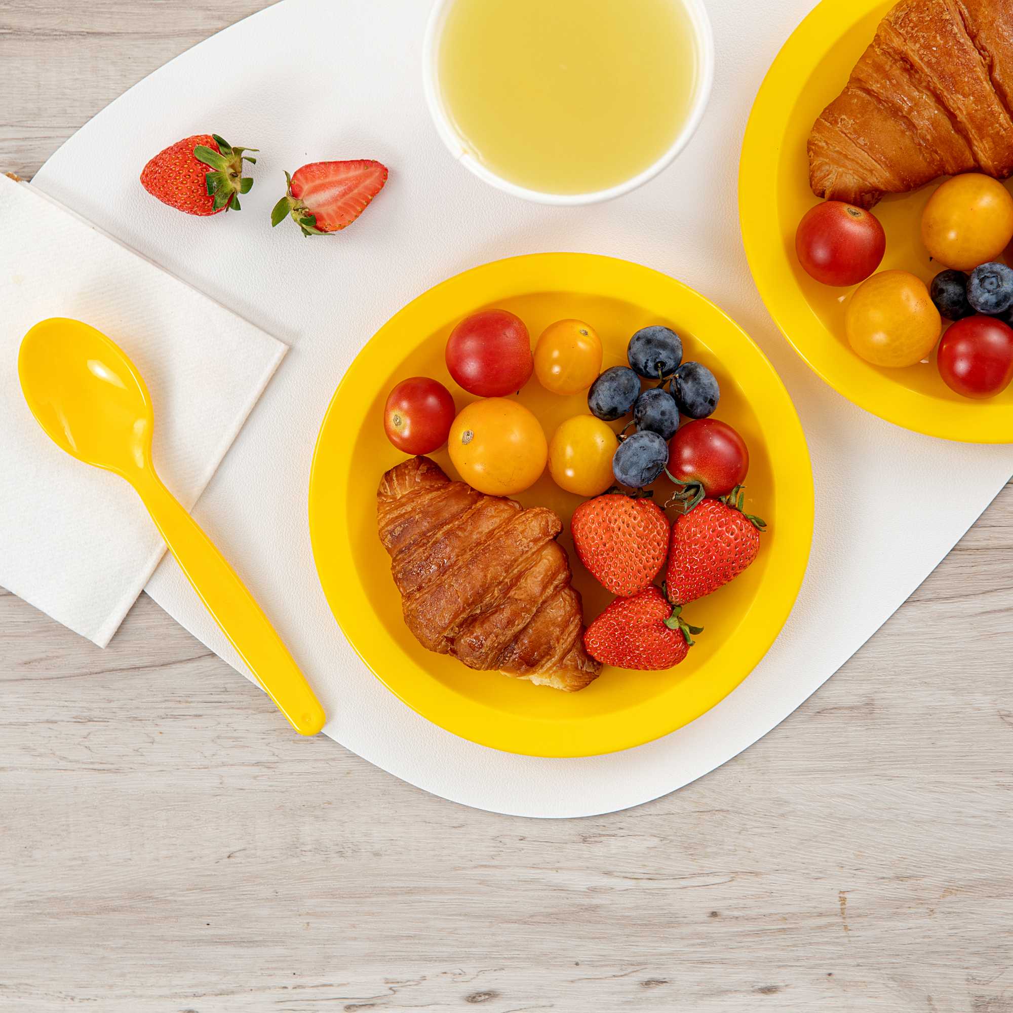 RW Kids Round Yellow Plastic Plate - 6 3/4" x 6 3/4" - 10 count box
