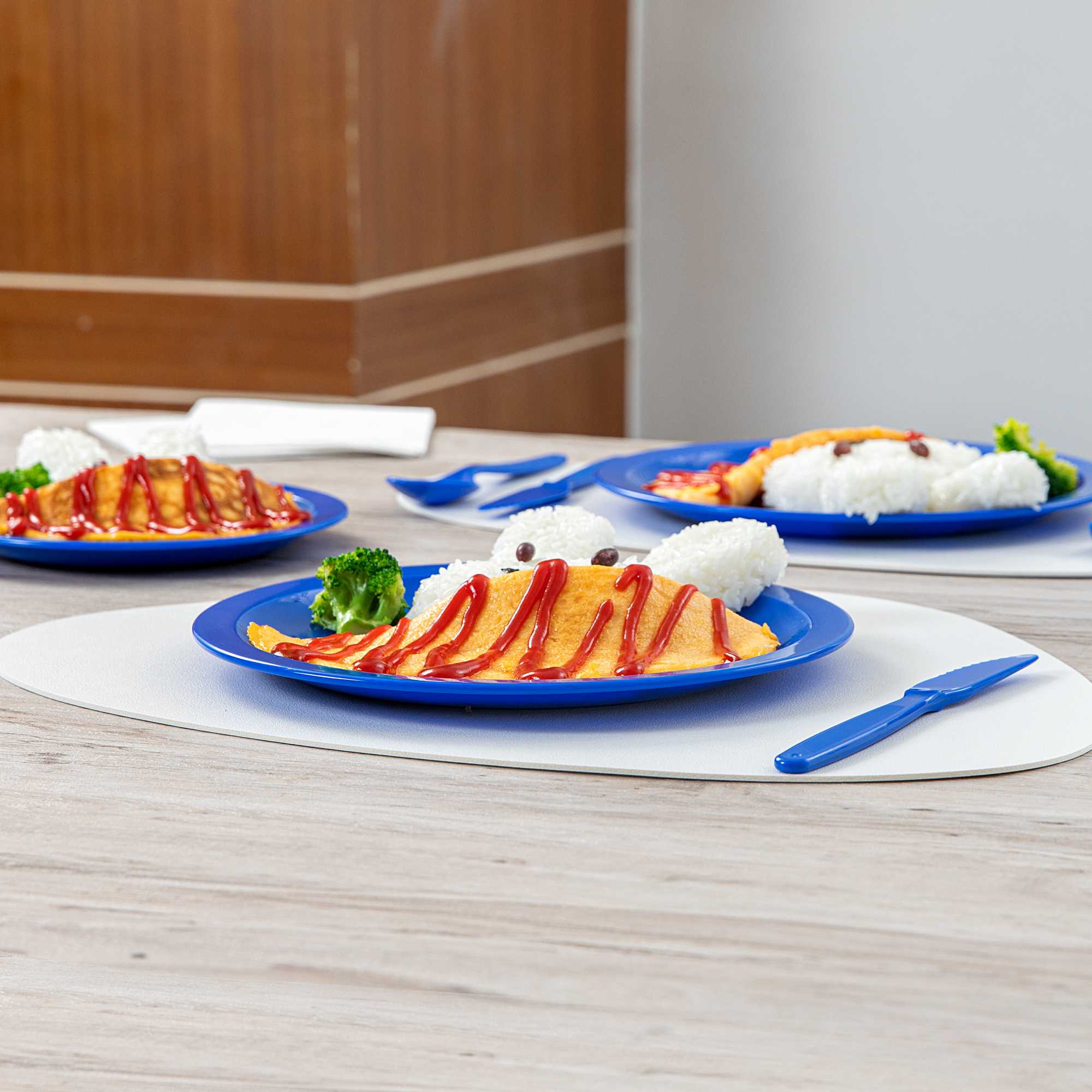 RW Kids Round Blue Plastic Plate - 9" x 9" - 10 count box