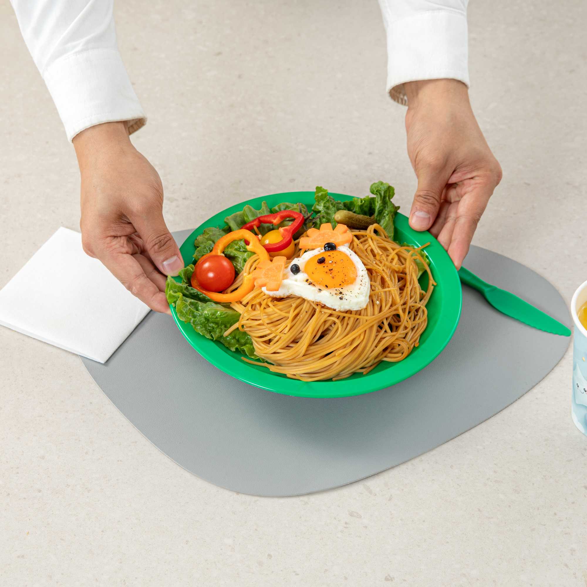 RW Kids Round Green Plastic Plate - 9" x 9" - 10 count box