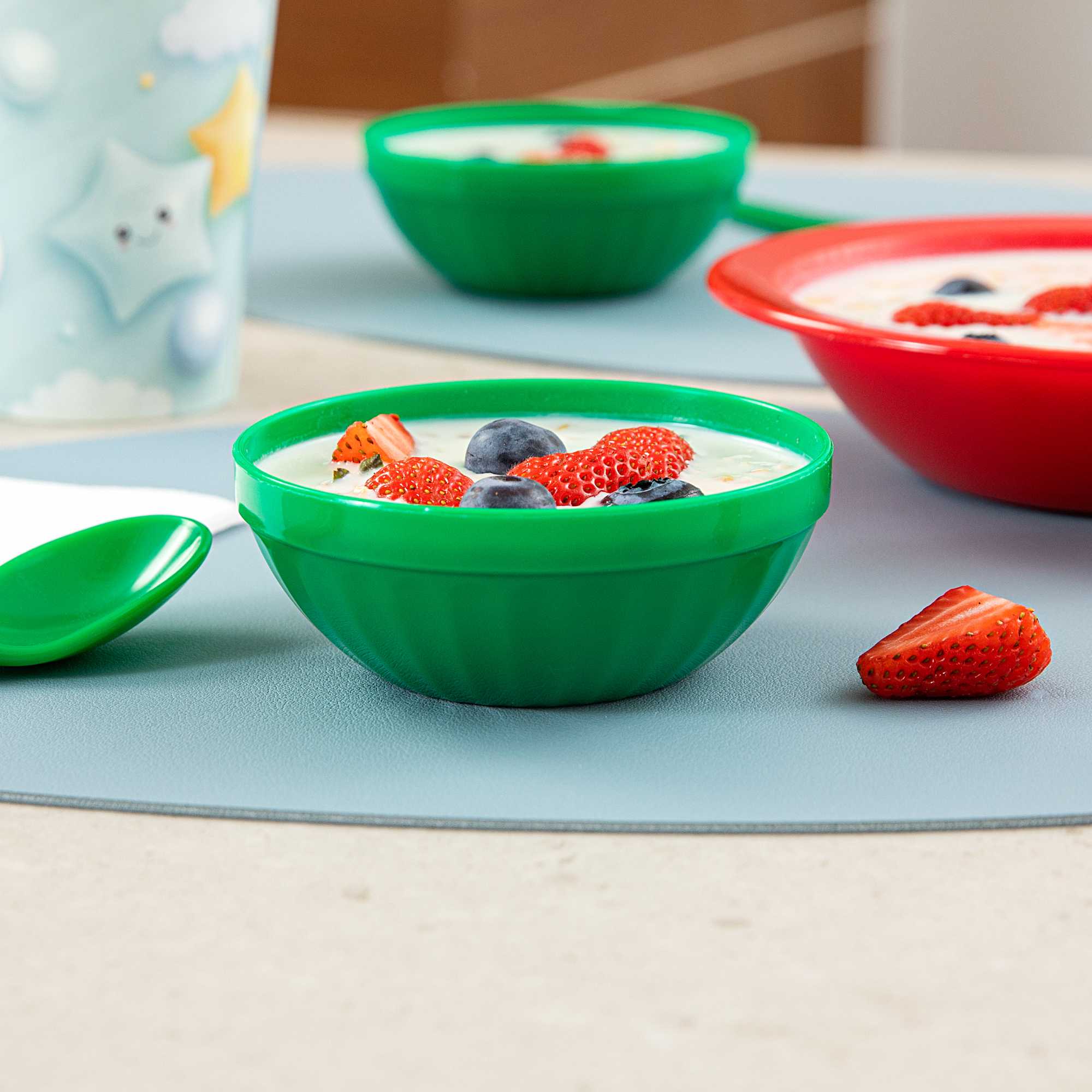RW Kids 7 oz Round Green Plastic Bowl - 4" x 4" x 7" - 10 count box