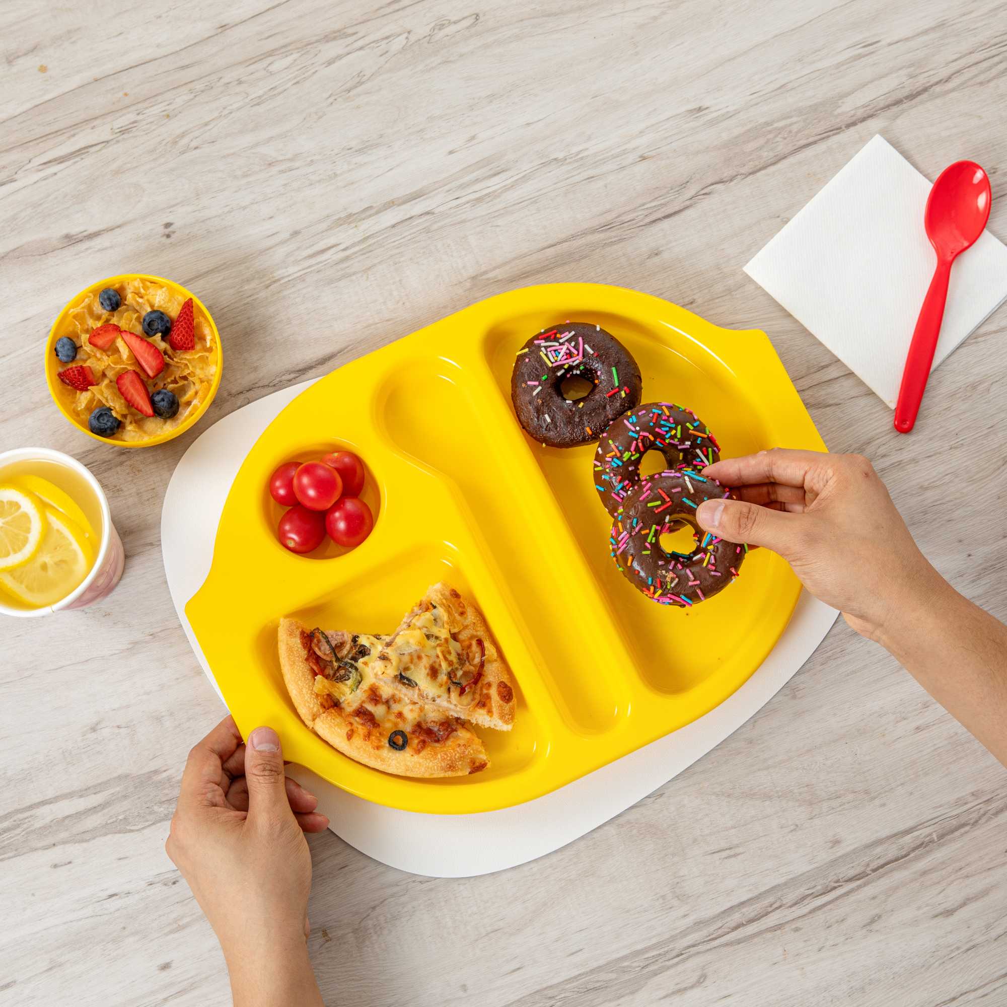 RW Kids Yellow Plastic Lunch Tray - 4 Compartments - 14 3/4" x 11" x 1" - 10 count box