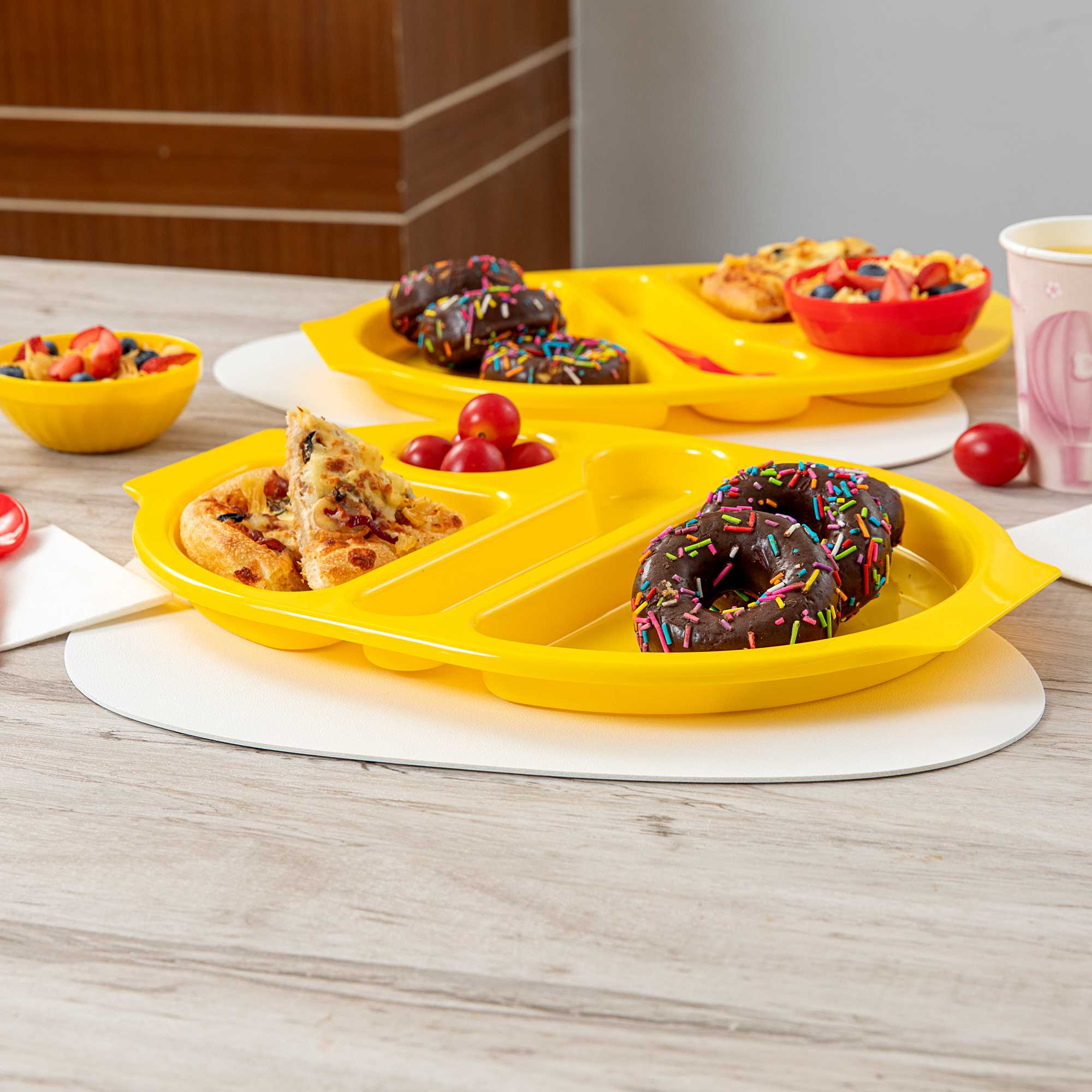 RW Kids Yellow Plastic Lunch Tray - 4 Compartments - 14 3/4" x 11" x 1" - 10 count box