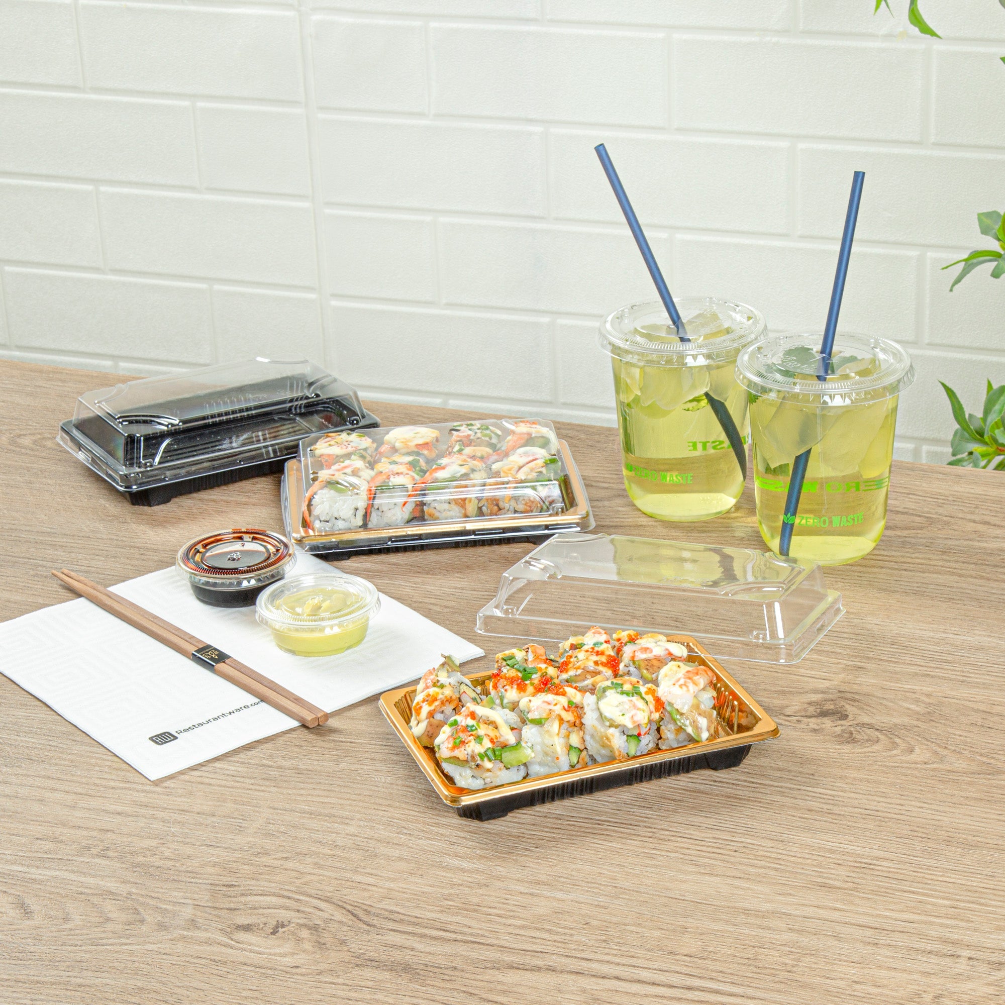 Roku Rectangle Gold Plastic Take Out Sushi Tray - with Clear Lid - 6 1/2" x 4 1/4" x 1 1/2" - 100 count box