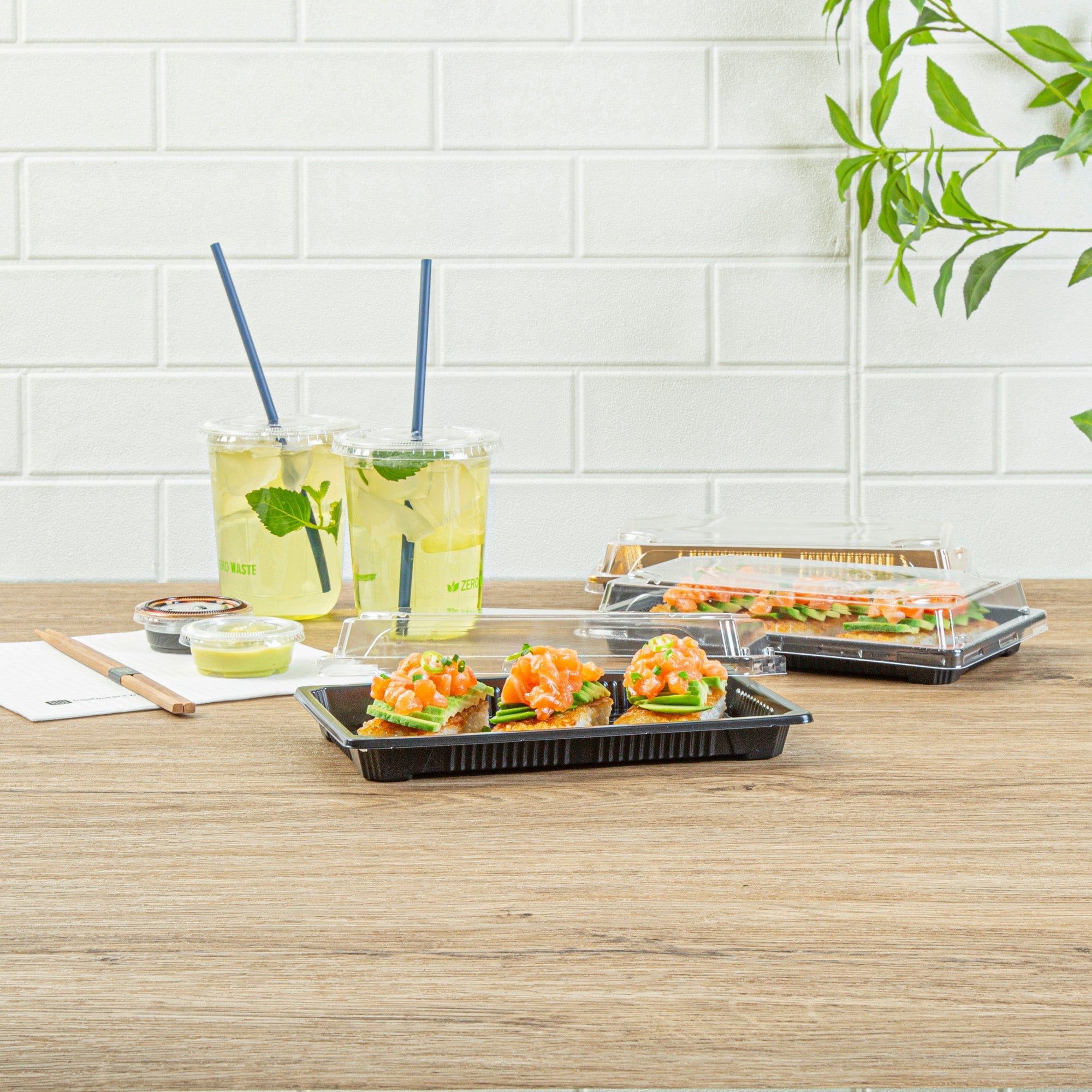 Roku Rectangle Black Plastic Take Out Sushi Tray - with Clear Lid - 8 1/4" x 5 1/4" x 1 1/2" - 100 count box