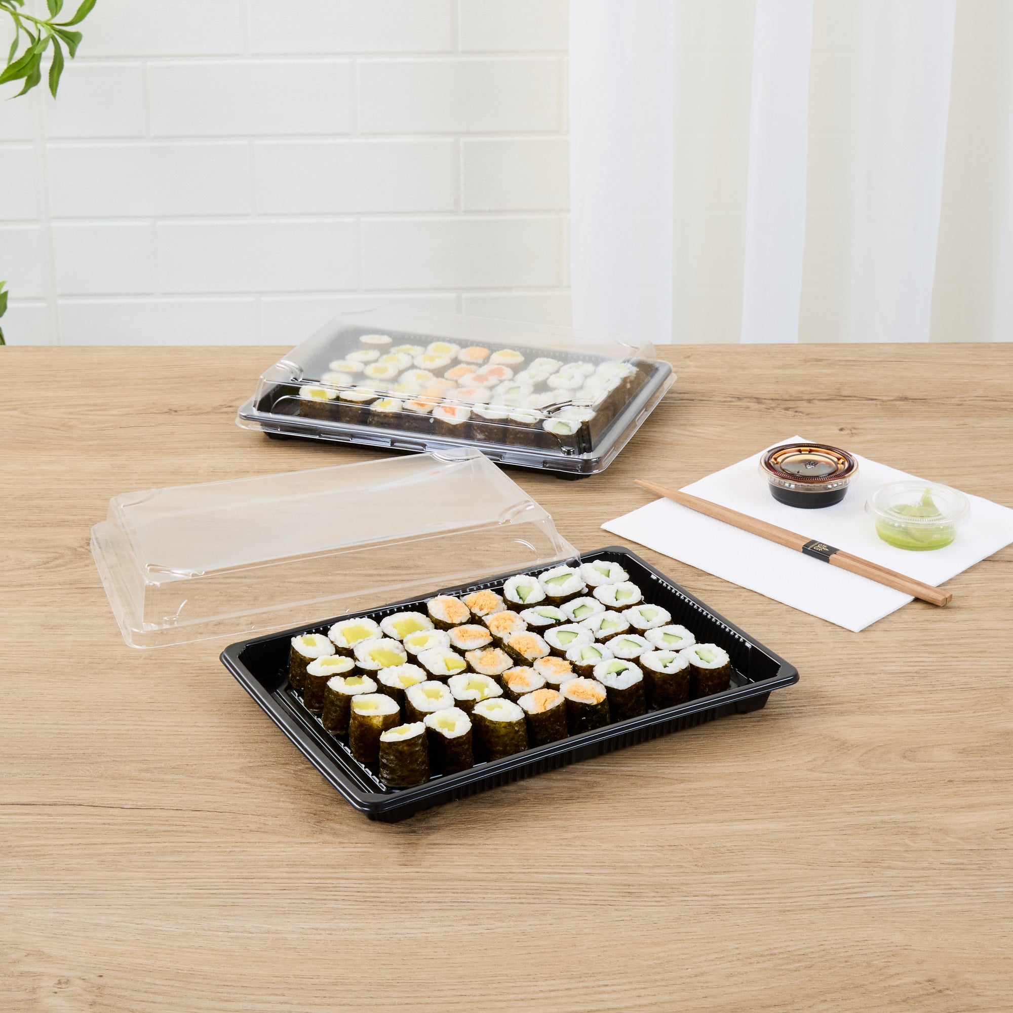 Roku Rectangle Black Plastic Take Out Sushi Tray - with Clear Lid - 10" x 7 1/4" x 1 3/4" - 100 count box