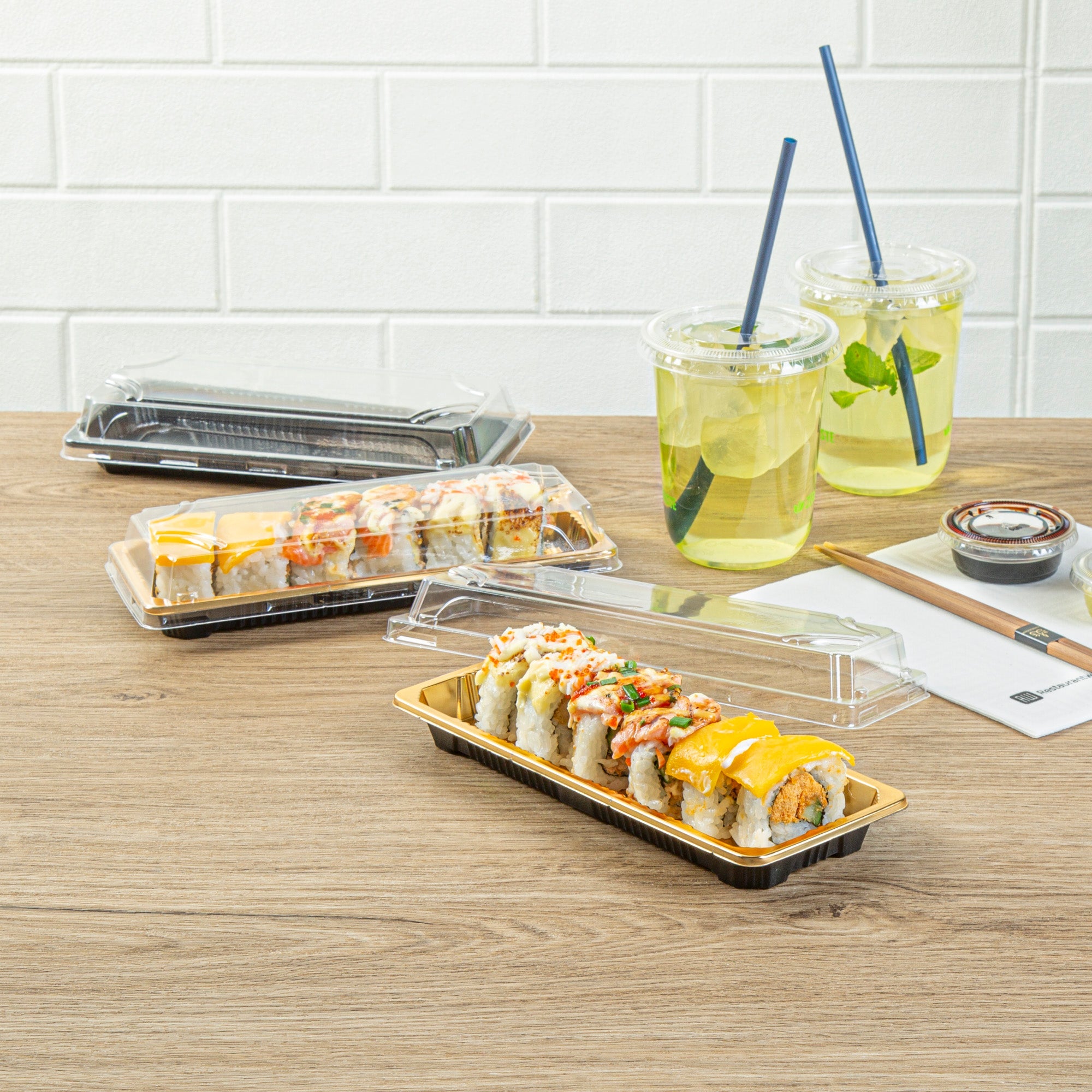 Roku Rectangle Gold Plastic Take Out Sushi Tray - with Clear Lid - 8 1/2" x 3 1/4" x 1 3/4" - 100 count box