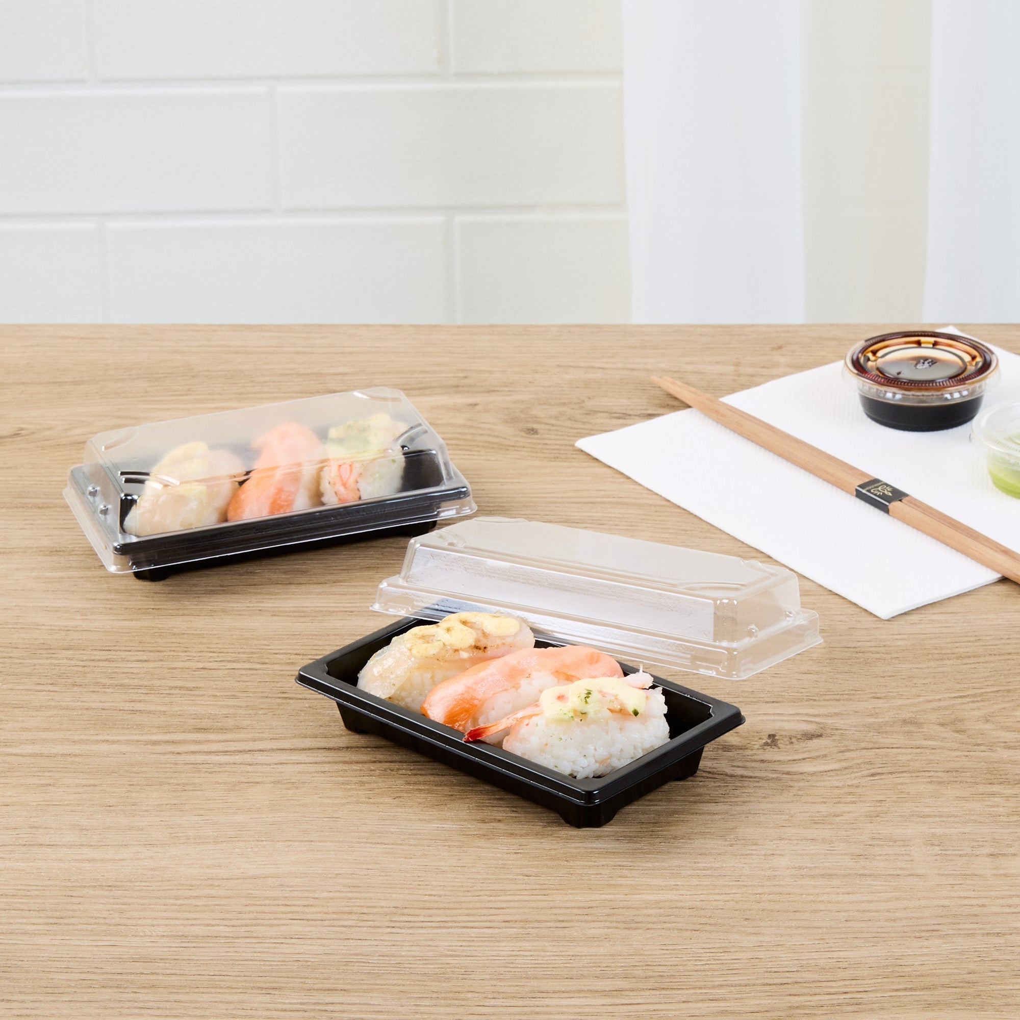 Roku Rectangle Black Plastic Take Out Sushi Tray - with Clear Lid - 5 1/4" x 3 1/4" x 1 1/2" - 100 count box