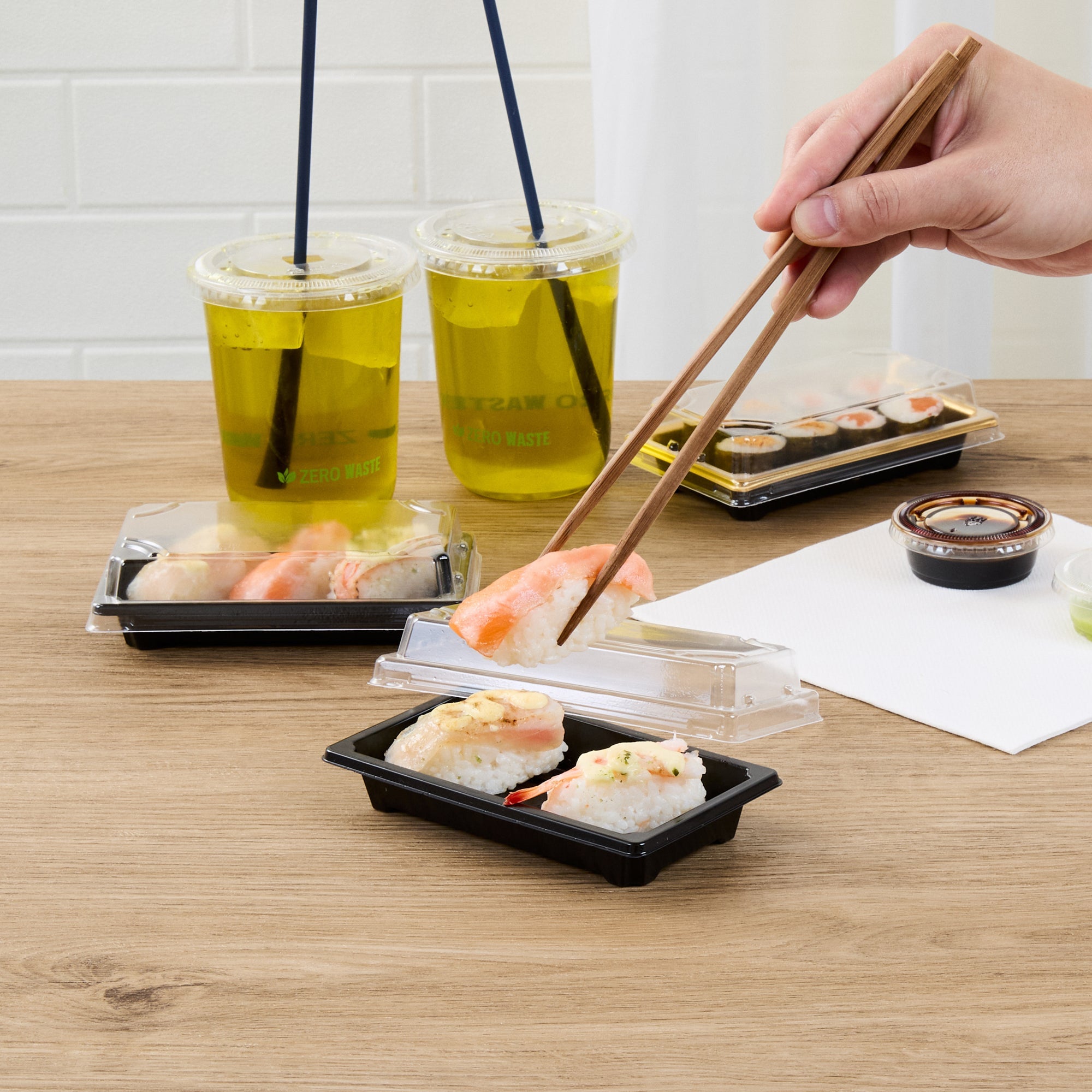Roku Rectangle Black Plastic Take Out Sushi Tray - with Clear Lid - 5 1/4" x 3 1/4" x 1 1/2" - 100 count box