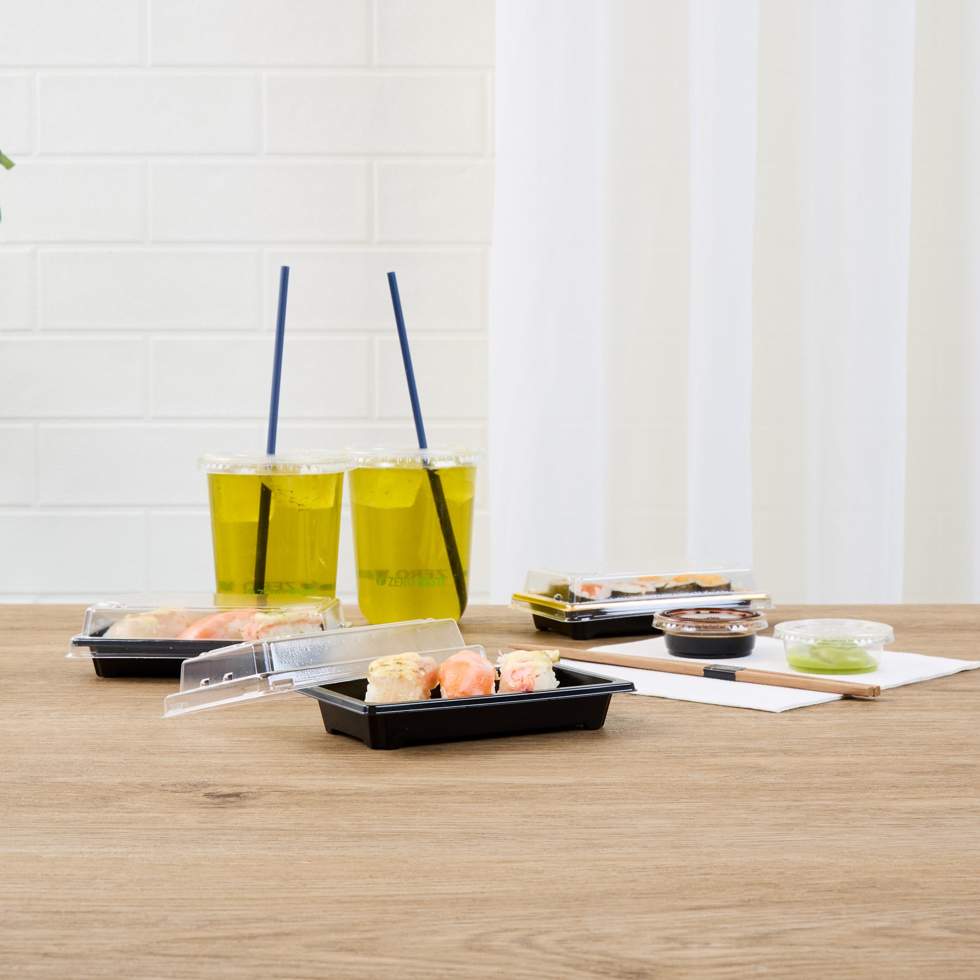 Roku Rectangle Black Plastic Take Out Sushi Tray - with Clear Lid - 5 1/4" x 3 1/4" x 1 1/2" - 100 count box