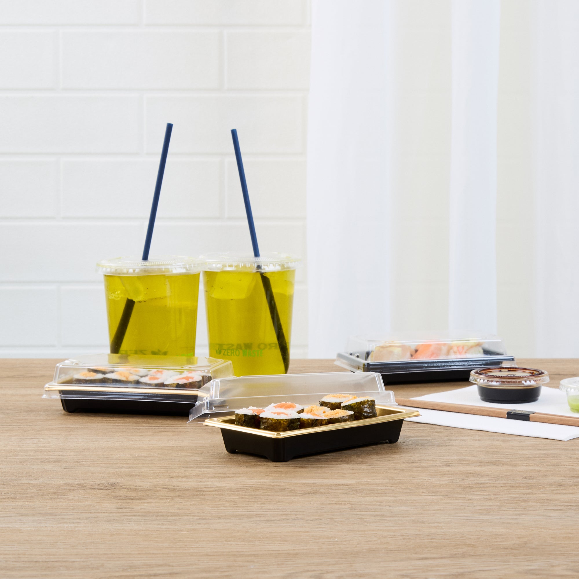 Roku Rectangle Gold Plastic Take Out Sushi Tray - with Clear Lid - 5 1/4" x 3 1/4" x 1 1/2" - 100 count box