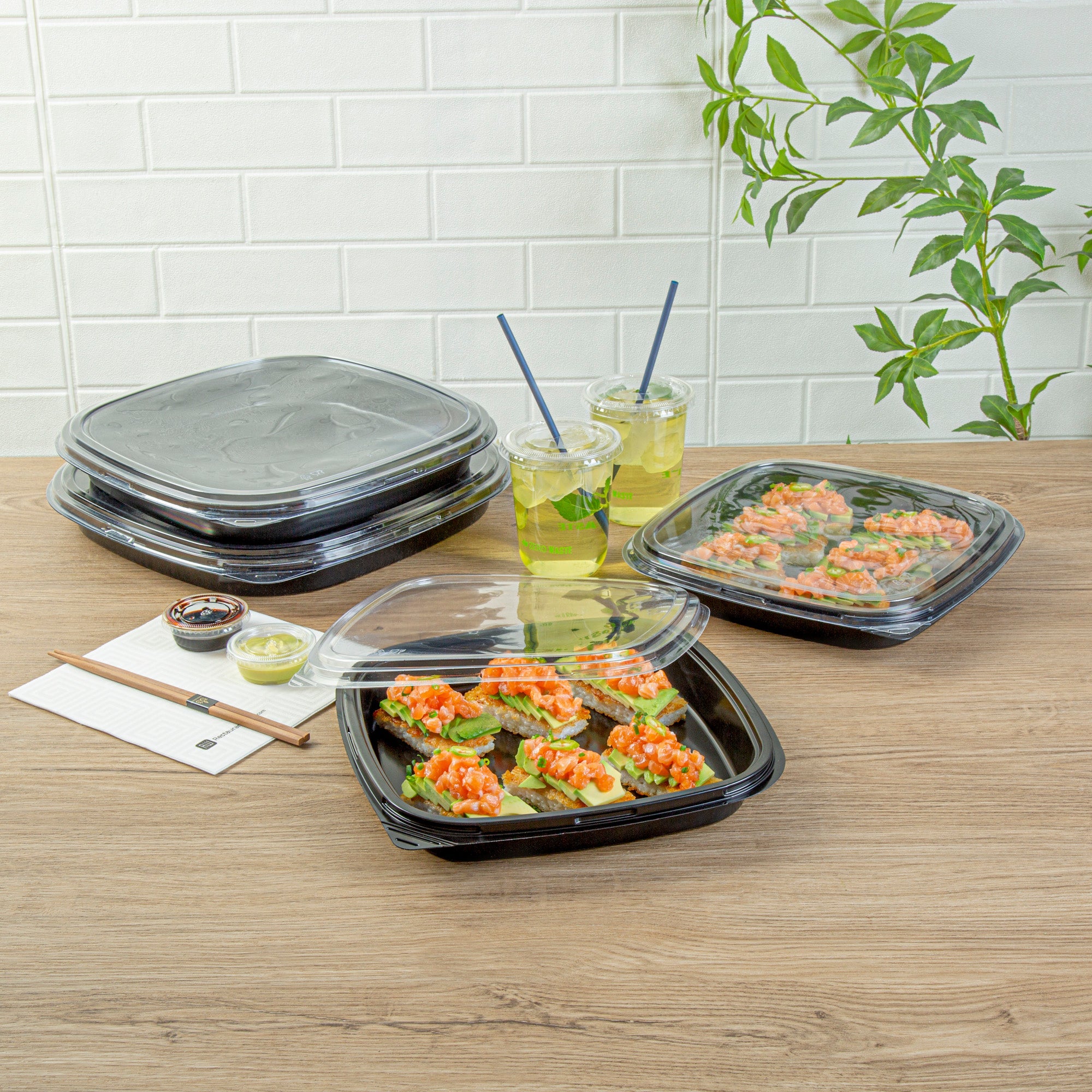Roku Square Black Plastic Take Out Sushi Tray - with Clear Lid - 10 3/4" x 10 3/4" x 1 3/4" - 100 count box