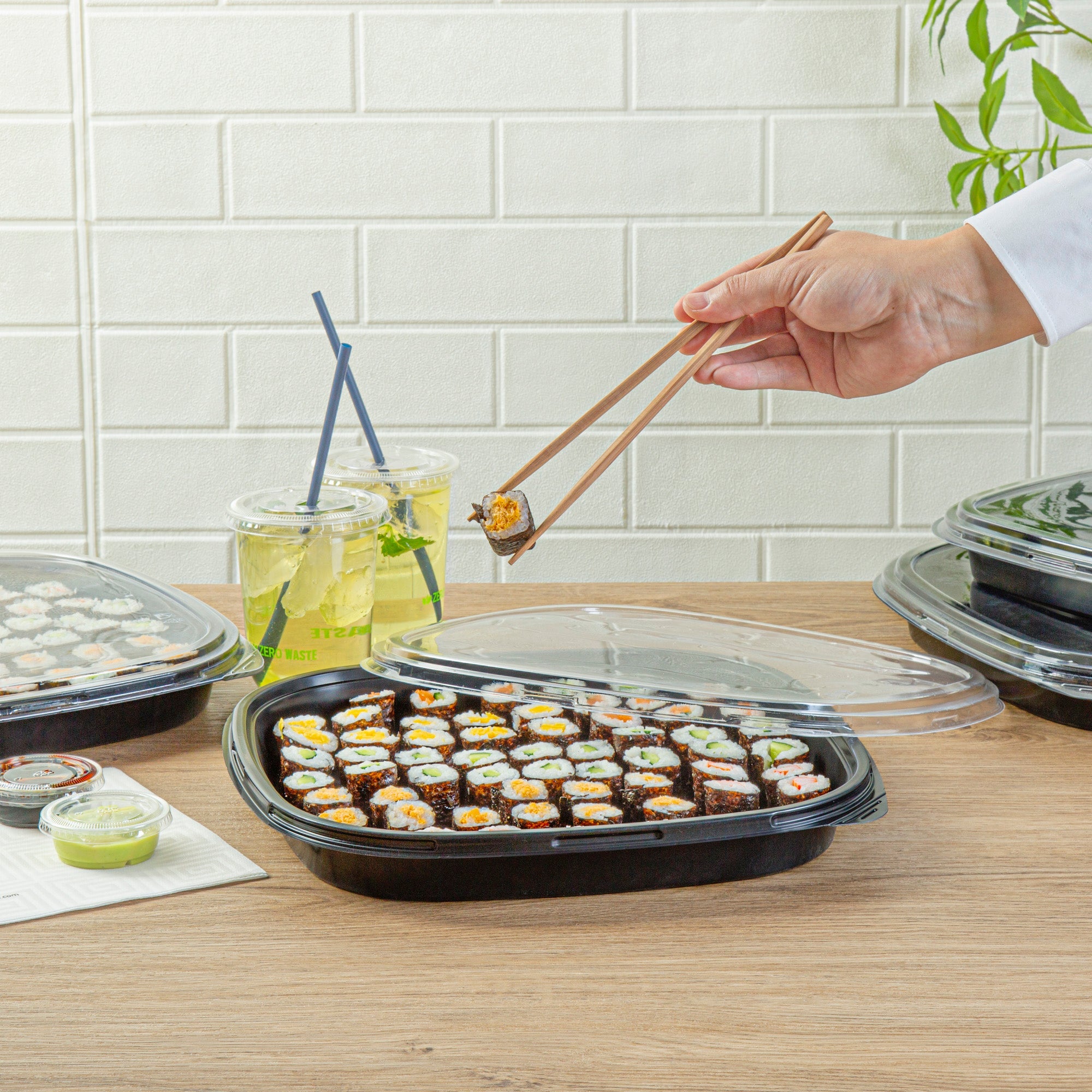 Roku Square Black Plastic Take Out Sushi Tray - with Clear Lid - 12 1/2" x 12 1/2" x 1 3/4" - 100 count box