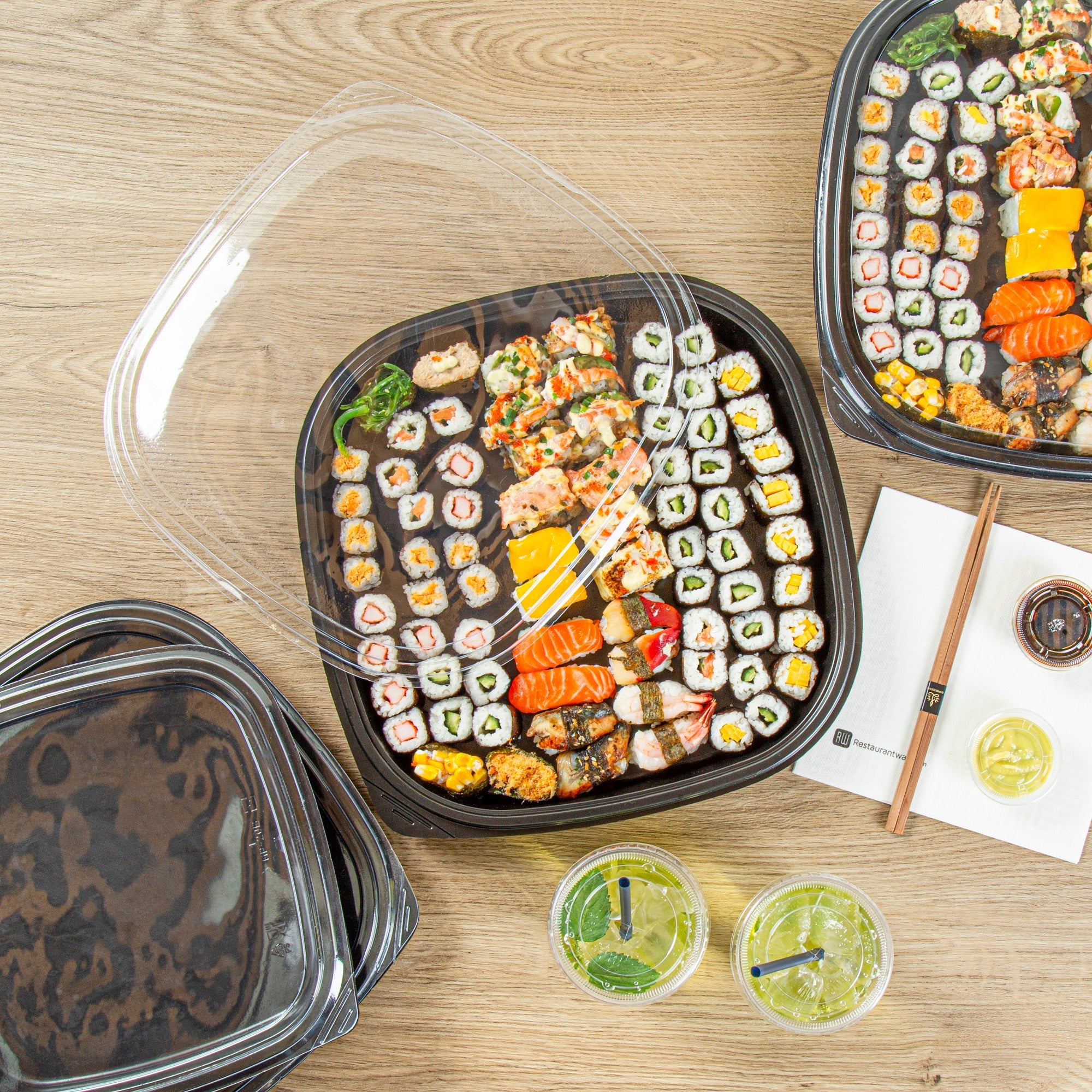 Roku Square Black Plastic Take Out Sushi Tray - with Clear Lid - 13 1/2" x 13 1/2" x 1 3/4" - 50 count box