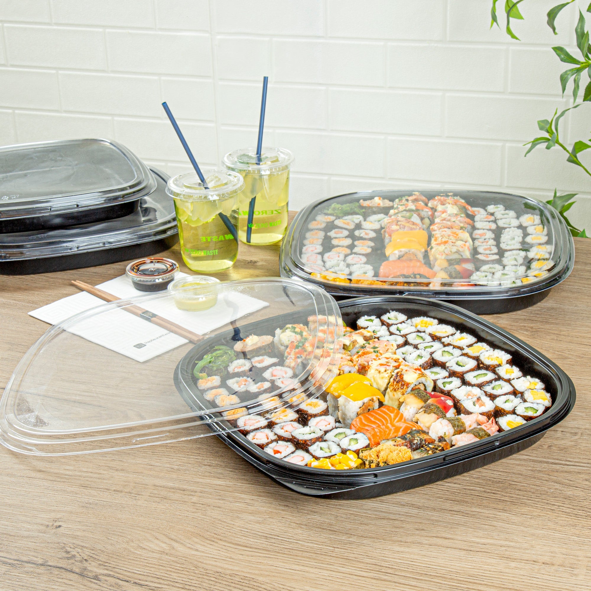 Roku Square Black Plastic Take Out Sushi Tray - with Clear Lid - 13 1/2" x 13 1/2" x 1 3/4" - 100 count box