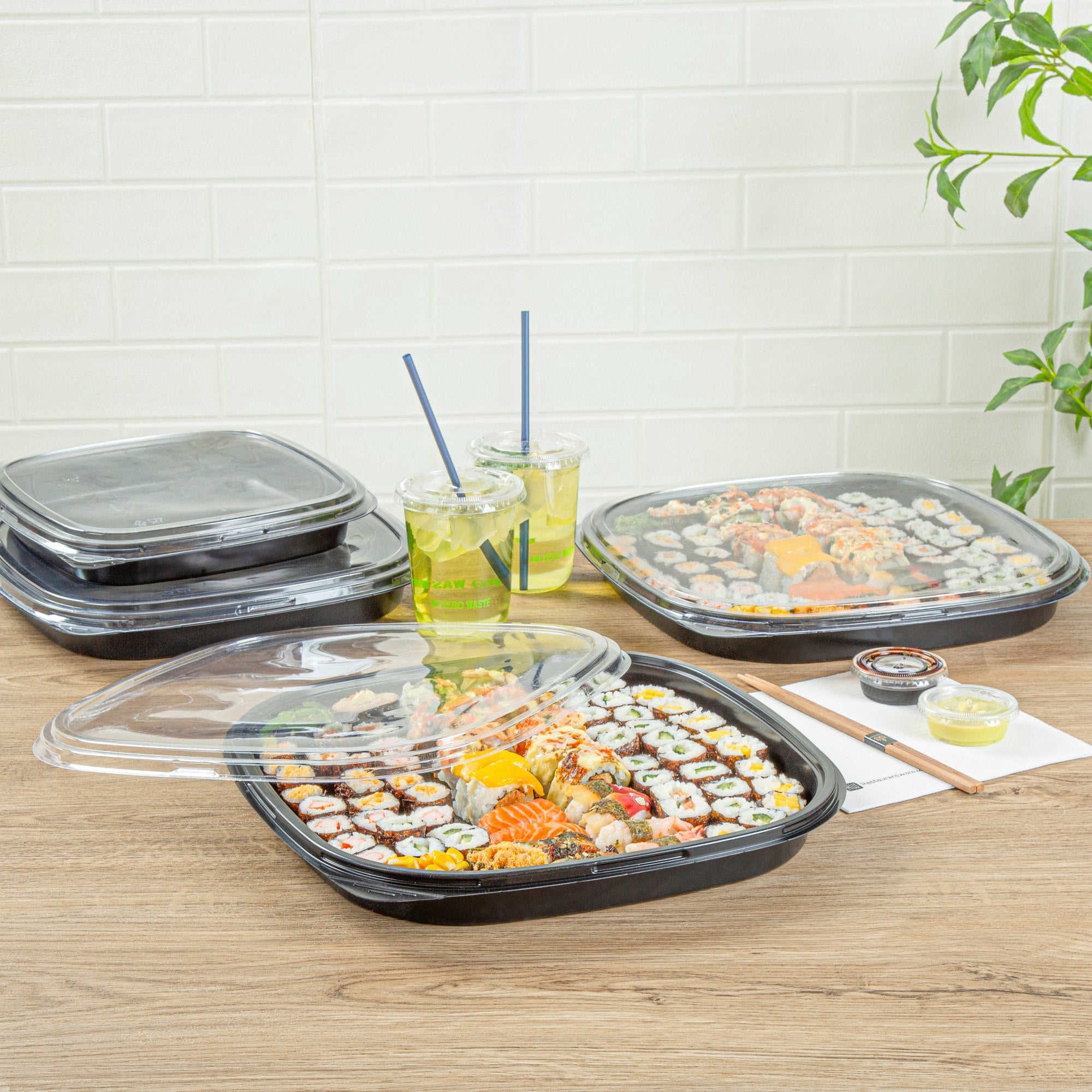 Roku Square Black Plastic Take Out Sushi Tray - with Clear Lid - 13 1/2" x 13 1/2" x 1 3/4" - 100 count box