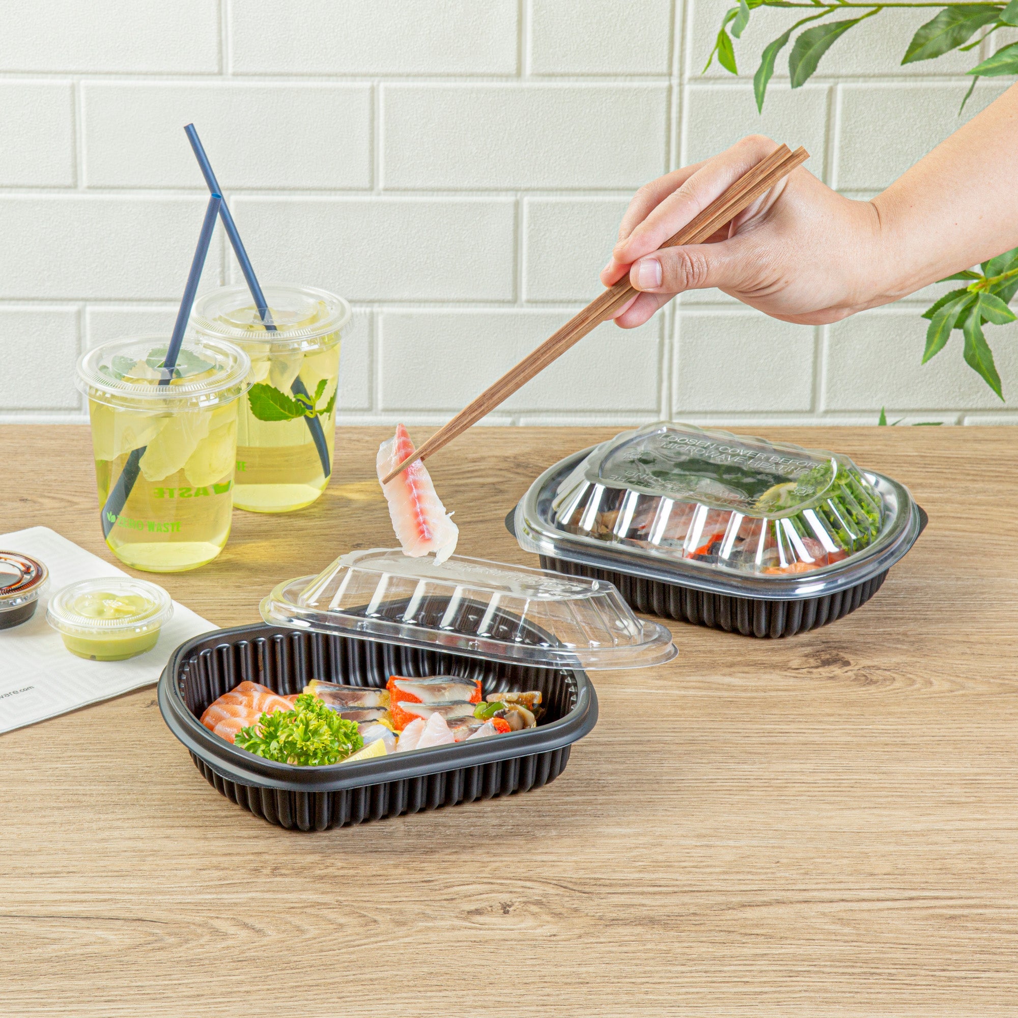 Chef 101 24 oz Rectangle Black Plastic Food Container - with Clear Lid, Microwavable - 7 3/4" x 6 1/4" x 2 1/4" - 100 count box