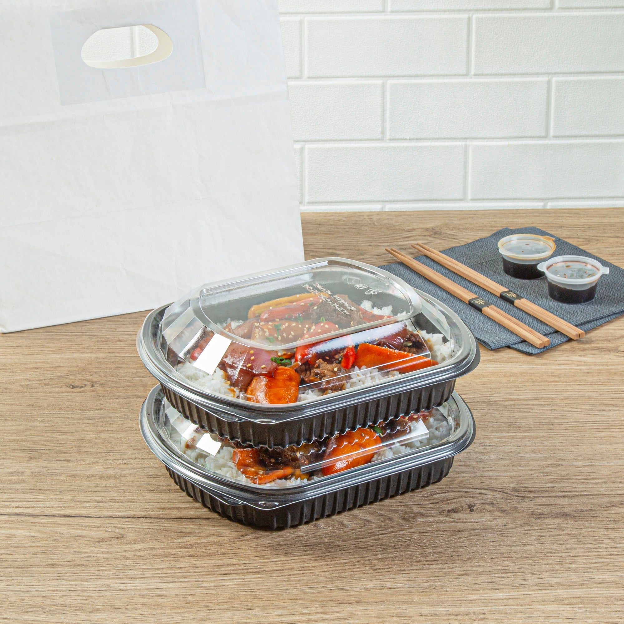 Chef 101 36 oz Rectangle Black Plastic Food Container - with Clear Lid, Microwavable - 9 1/4" x 7 3/4" x 2 3/4" - 100 count box