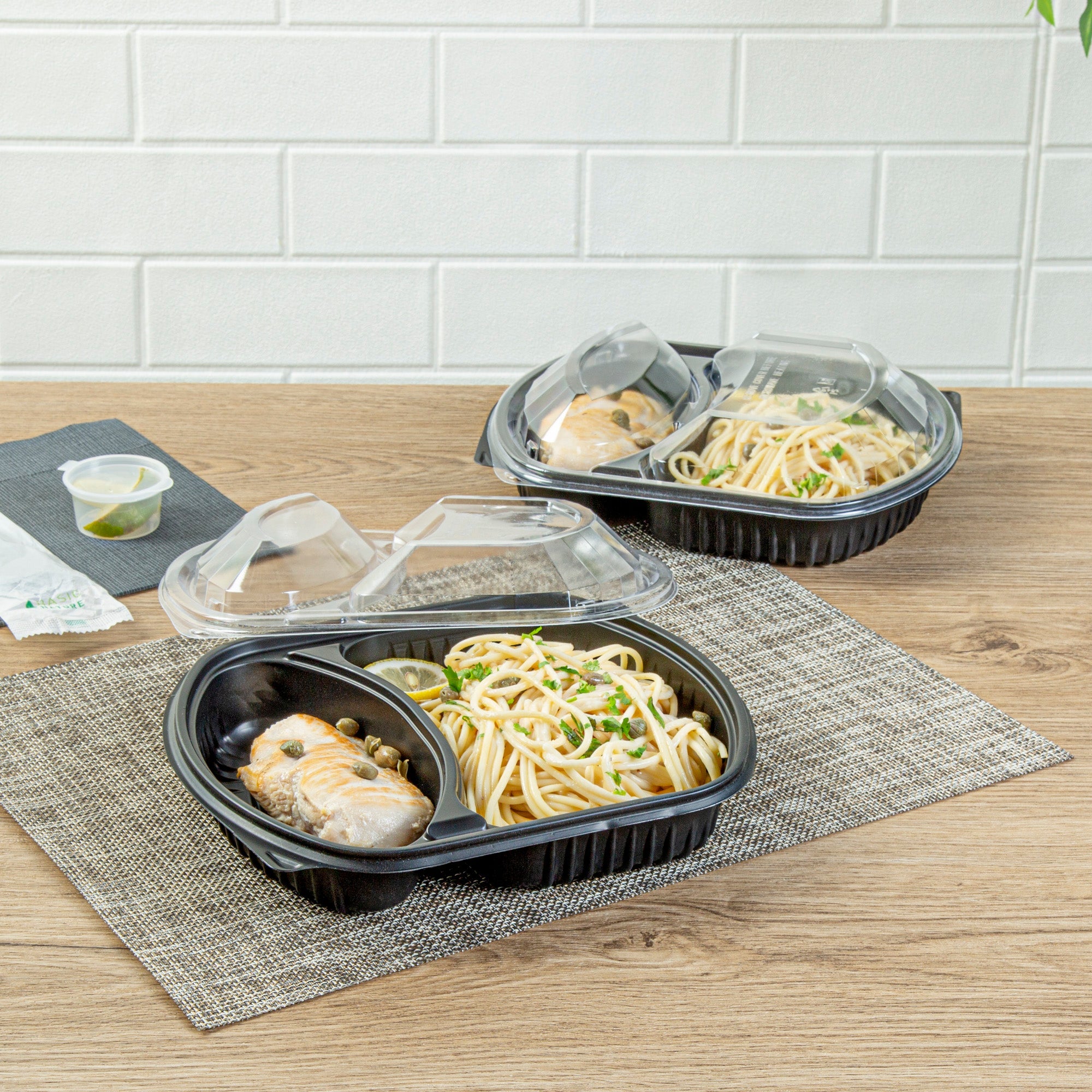 Chef 101 36 oz Rectangle Black Plastic Food Container - with Clear Lid, Microwavable, 2 Compartments - 9 1/4" x 8" x 2 3/4" - 100 count box