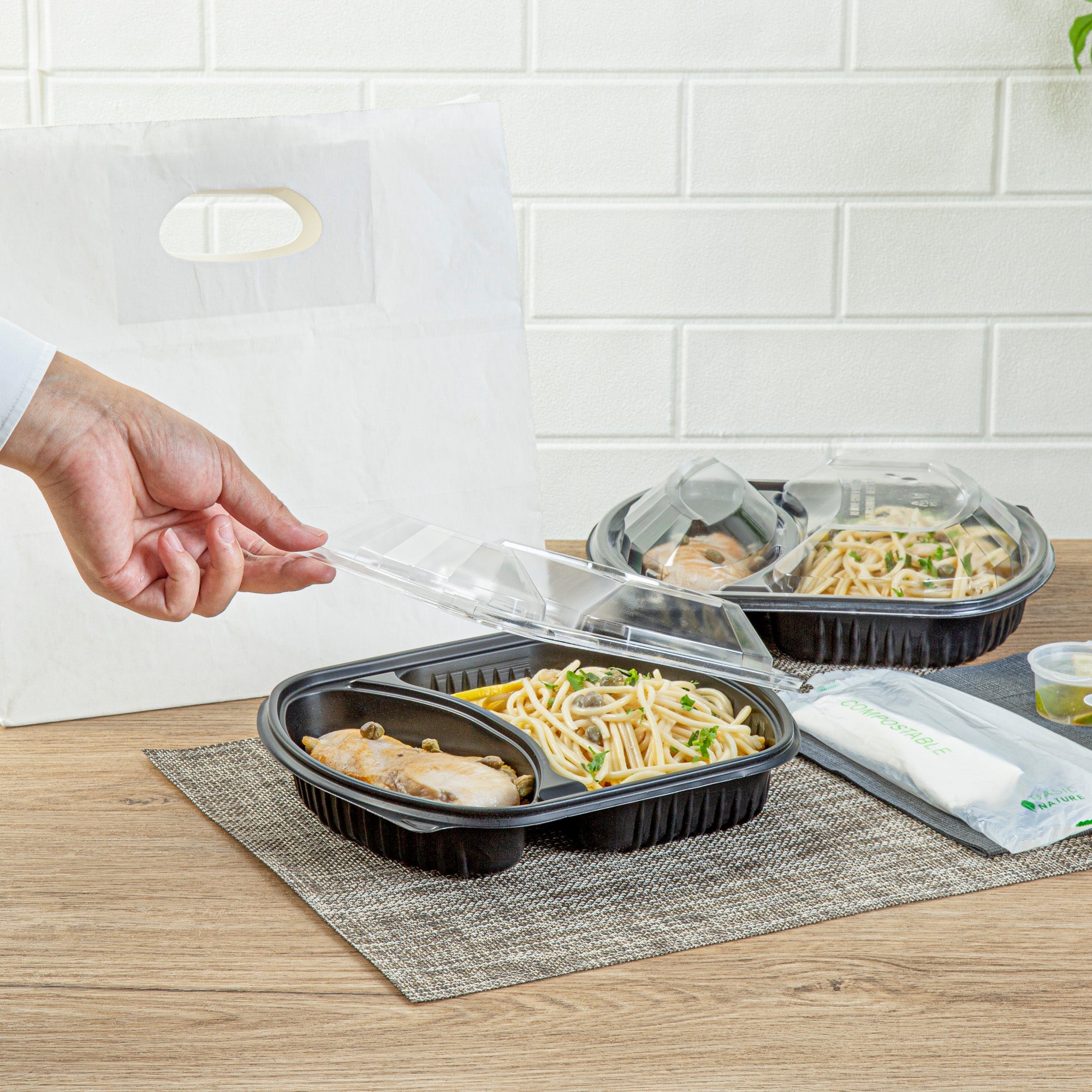 Chef 101 36 oz Rectangle Black Plastic Food Container - with Clear Lid, Microwavable, 2 Compartments - 9 1/4" x 8" x 2 3/4" - 50 count box