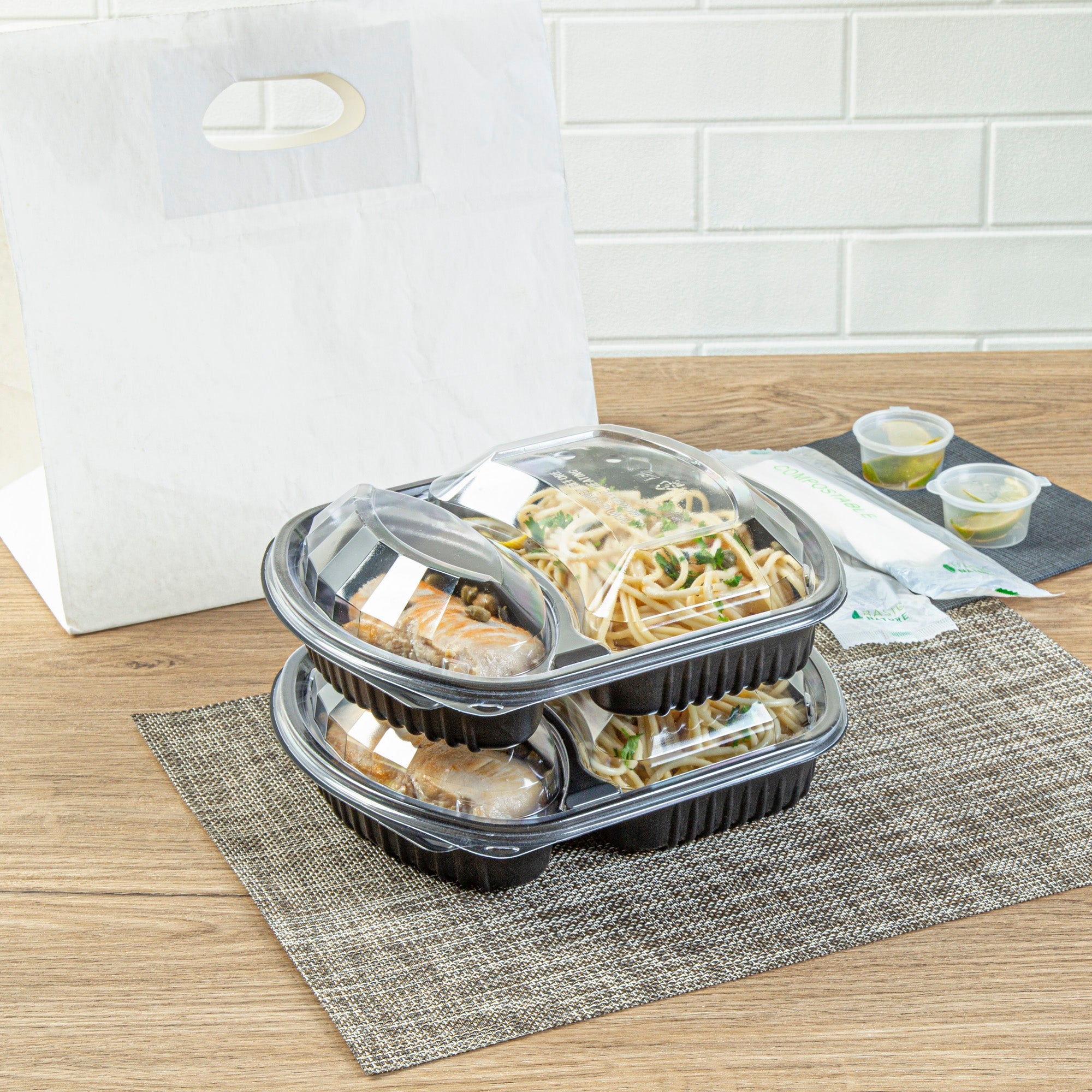 Chef 101 36 oz Rectangle Black Plastic Food Container - with Clear Lid, Microwavable, 2 Compartments - 9 1/4" x 8" x 2 3/4" - 100 count box