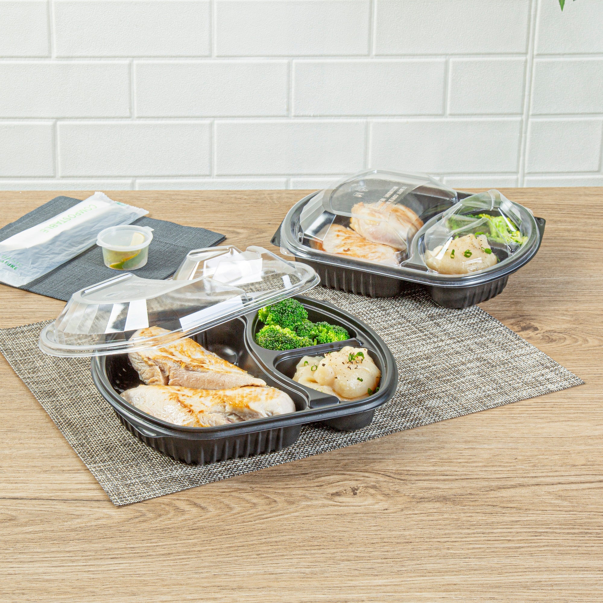 Chef 101 36 oz Rectangle Black Plastic Food Container - with Clear Lid, Microwavable, 3 Compartments - 9 1/4" x 8" x 2 3/4" - 50 count box