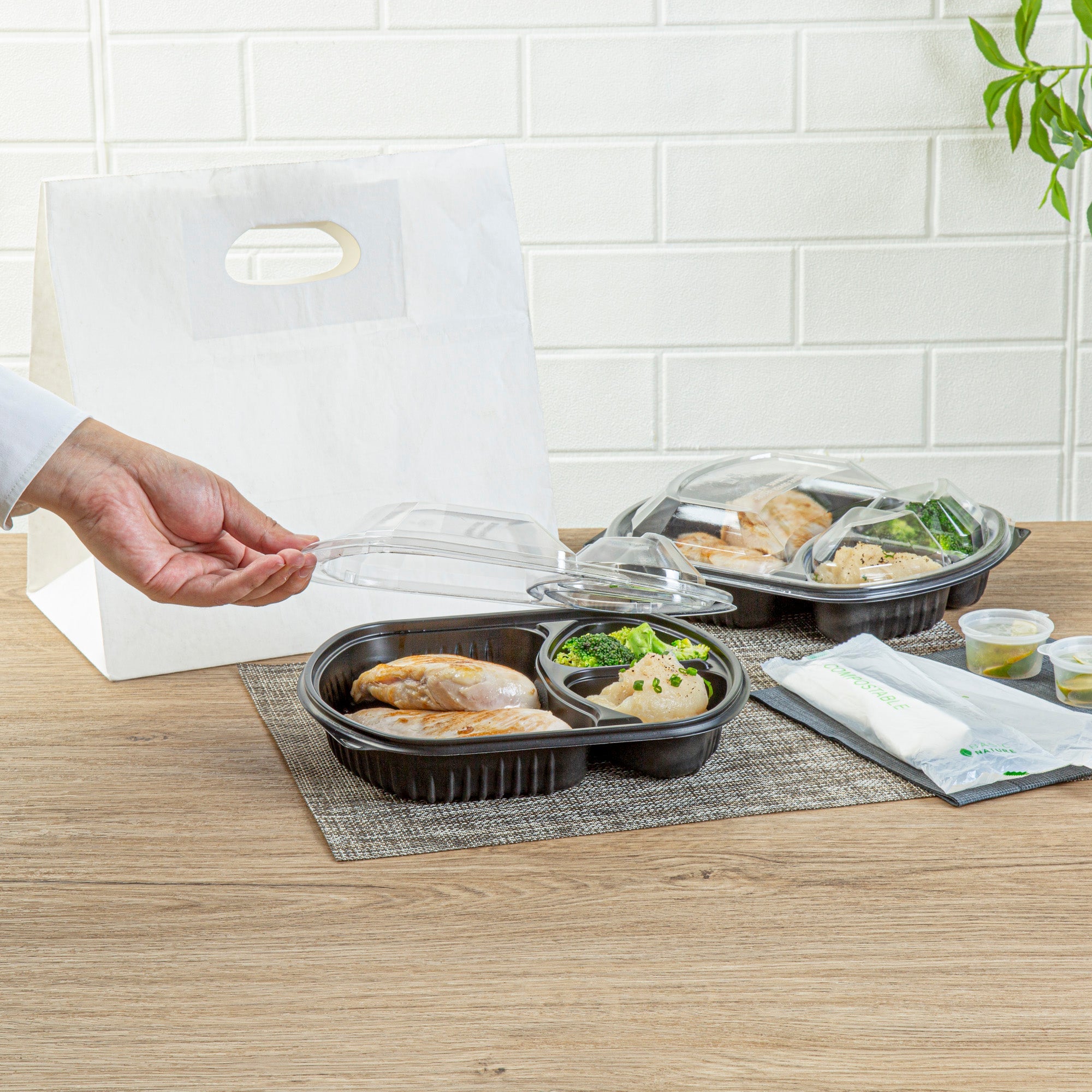 Chef 101 36 oz Rectangle Black Plastic Food Container - with Clear Lid, Microwavable, 3 Compartments - 9 1/4" x 8" x 2 3/4" - 100 count box