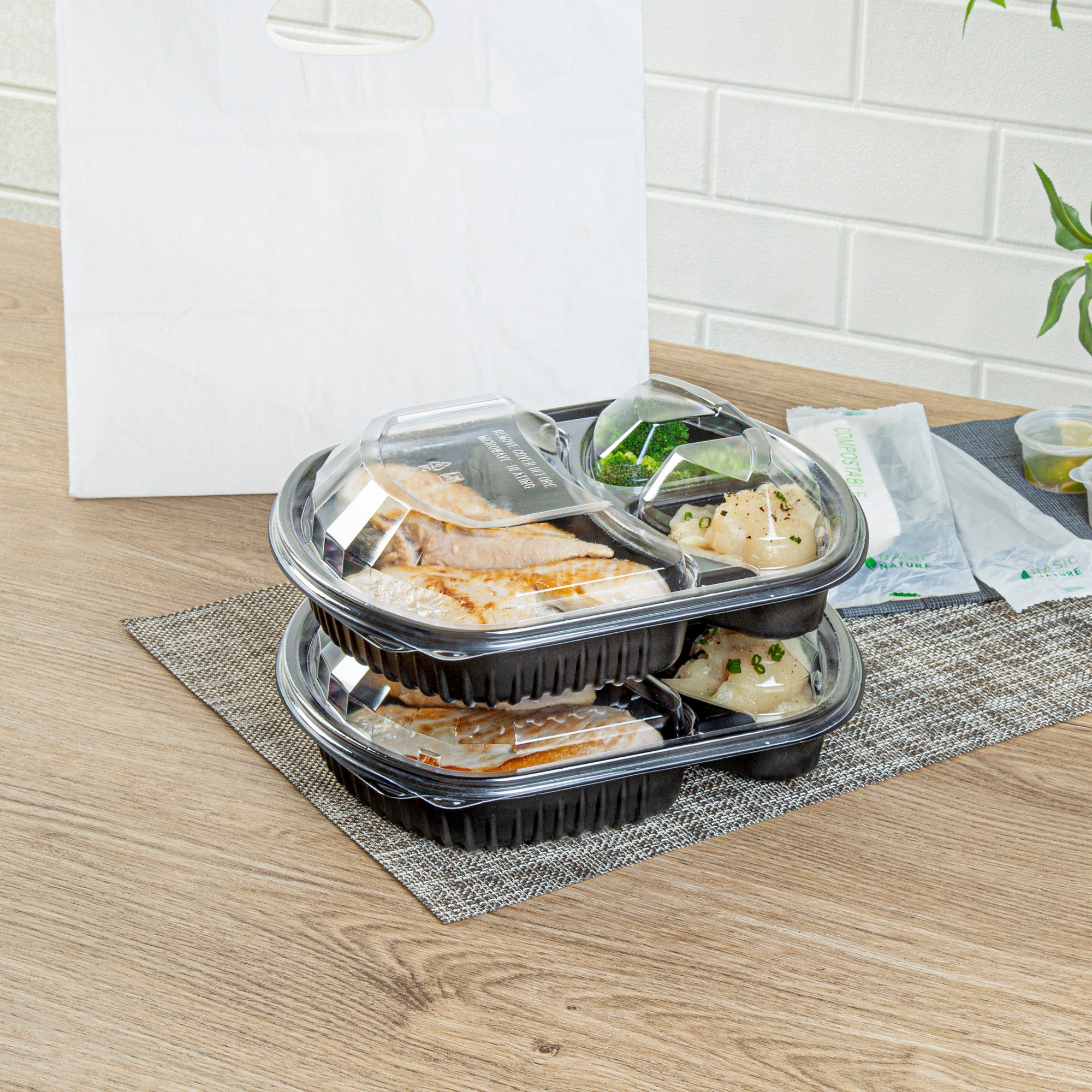Chef 101 36 oz Rectangle Black Plastic Food Container - with Clear Lid, Microwavable, 3 Compartments - 9 1/4" x 8" x 2 3/4" - 100 count box