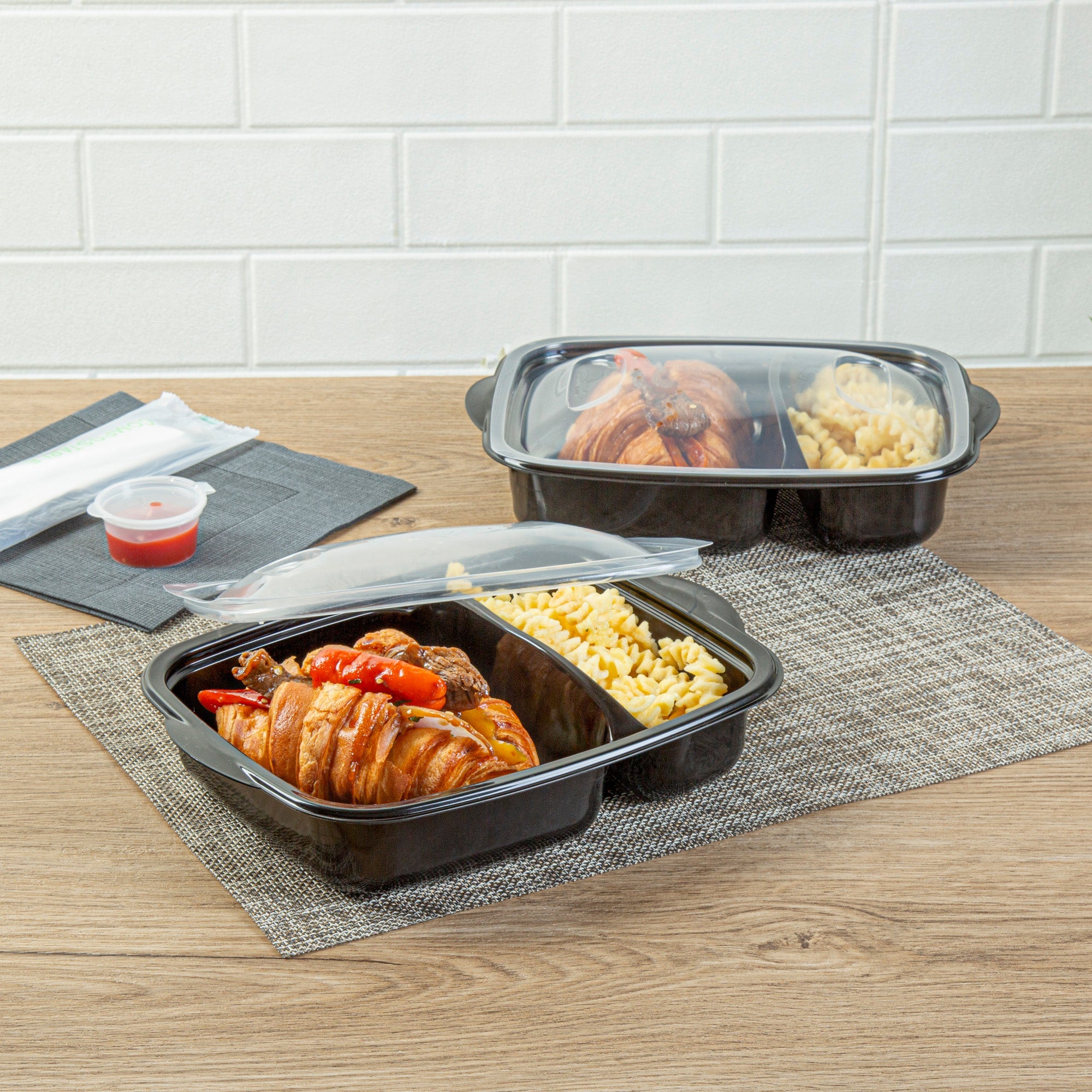 Chef 101 36 oz Rectangle Black Plastic Food Container - with Clear Lid, Microwavable, 2 Compartments - 8 3/4" x 7" x 2 1/4" - 50 count box
