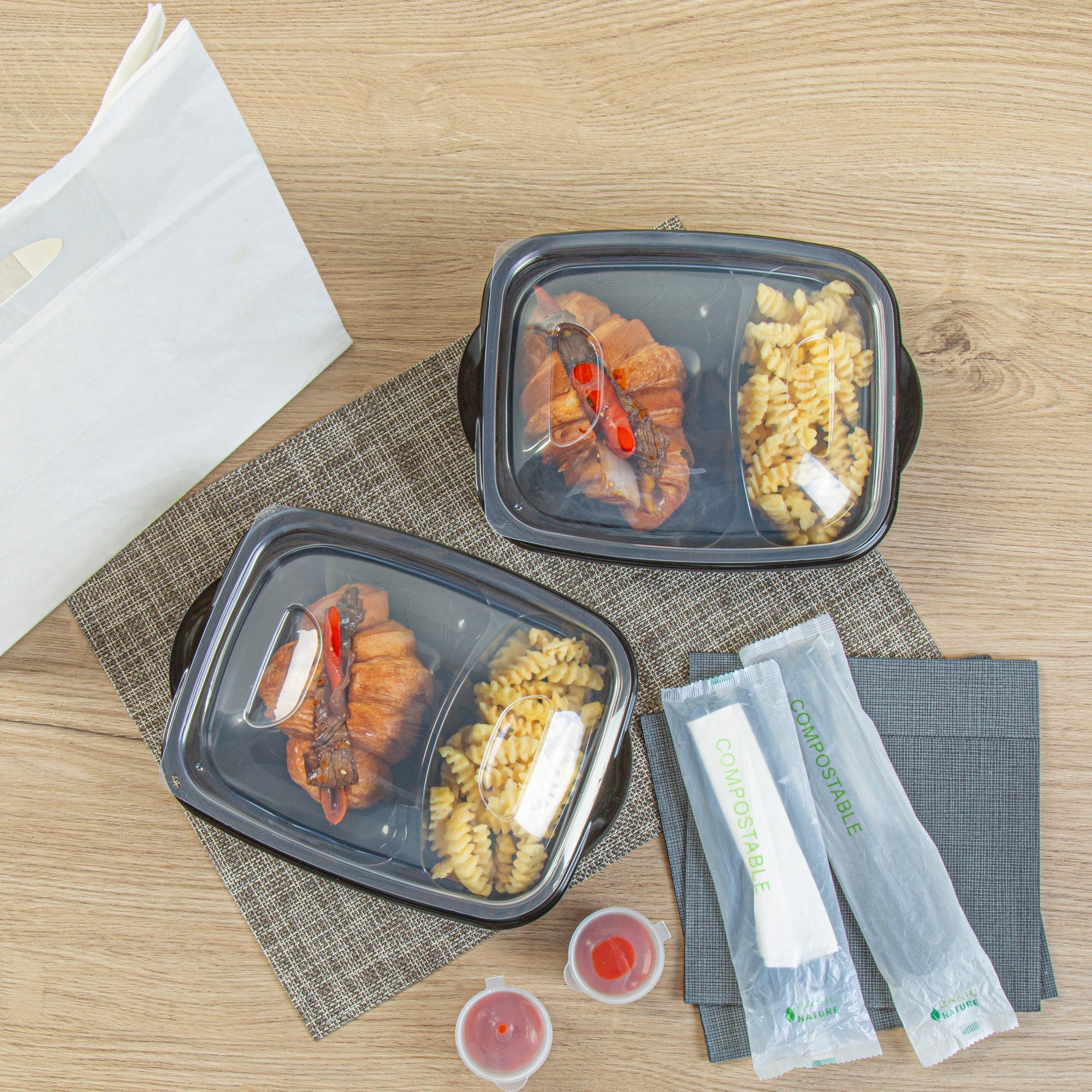 Chef 101 36 oz Rectangle Black Plastic Food Container - with Clear Lid, Microwavable, 2 Compartments - 8 3/4" x 7" x 2 1/4" - 100 count box