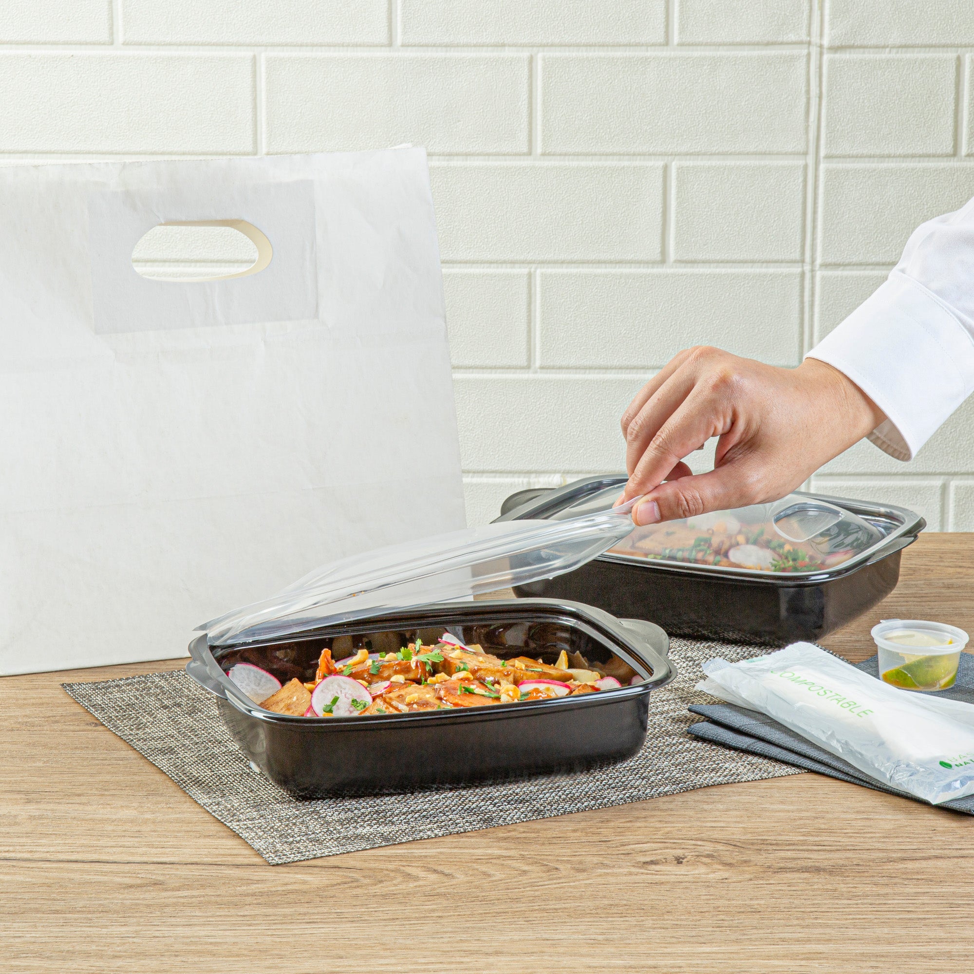 Chef 101 36 oz Rectangle Black Plastic Food Container - with Clear Lid, Microwavable - 8 3/4" x 7" x 2 1/4" - 100 count box