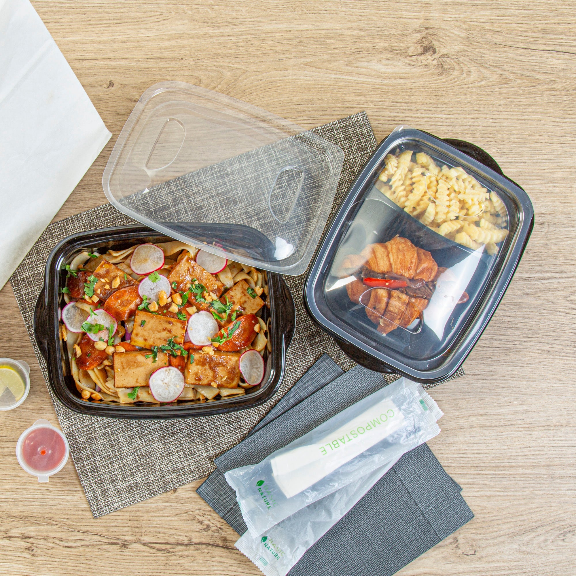 Chef 101 36 oz Rectangle Black Plastic Food Container - with Clear Lid, Microwavable - 8 3/4" x 7" x 2 1/4" - 100 count box