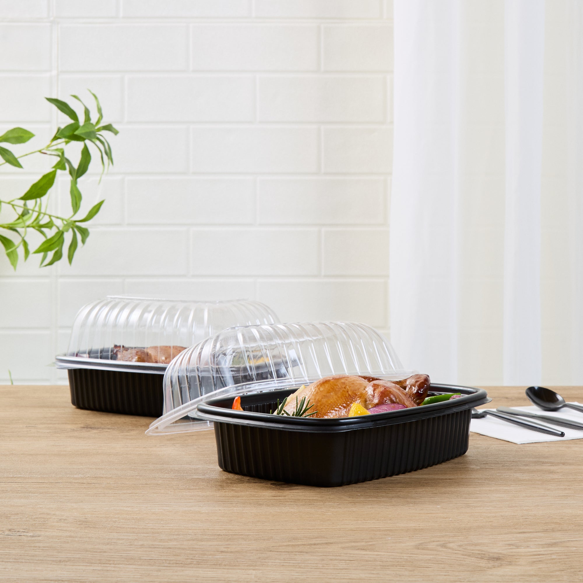 Chef 101 Black Plastic Chicken Roaster Container - with Clear Dome Lid, Microwavable - 10 1/4" x 7 1/4" x 4 3/4" - 50 count box
