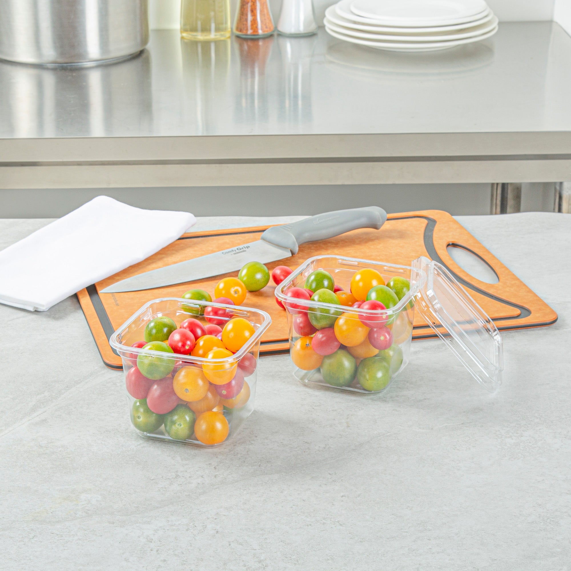 Thermo Tek 20 oz Square Clear Plastic Deli / Snack Container - 4 1/2" x 4 1/2" x 3 1/2" - 100 count box