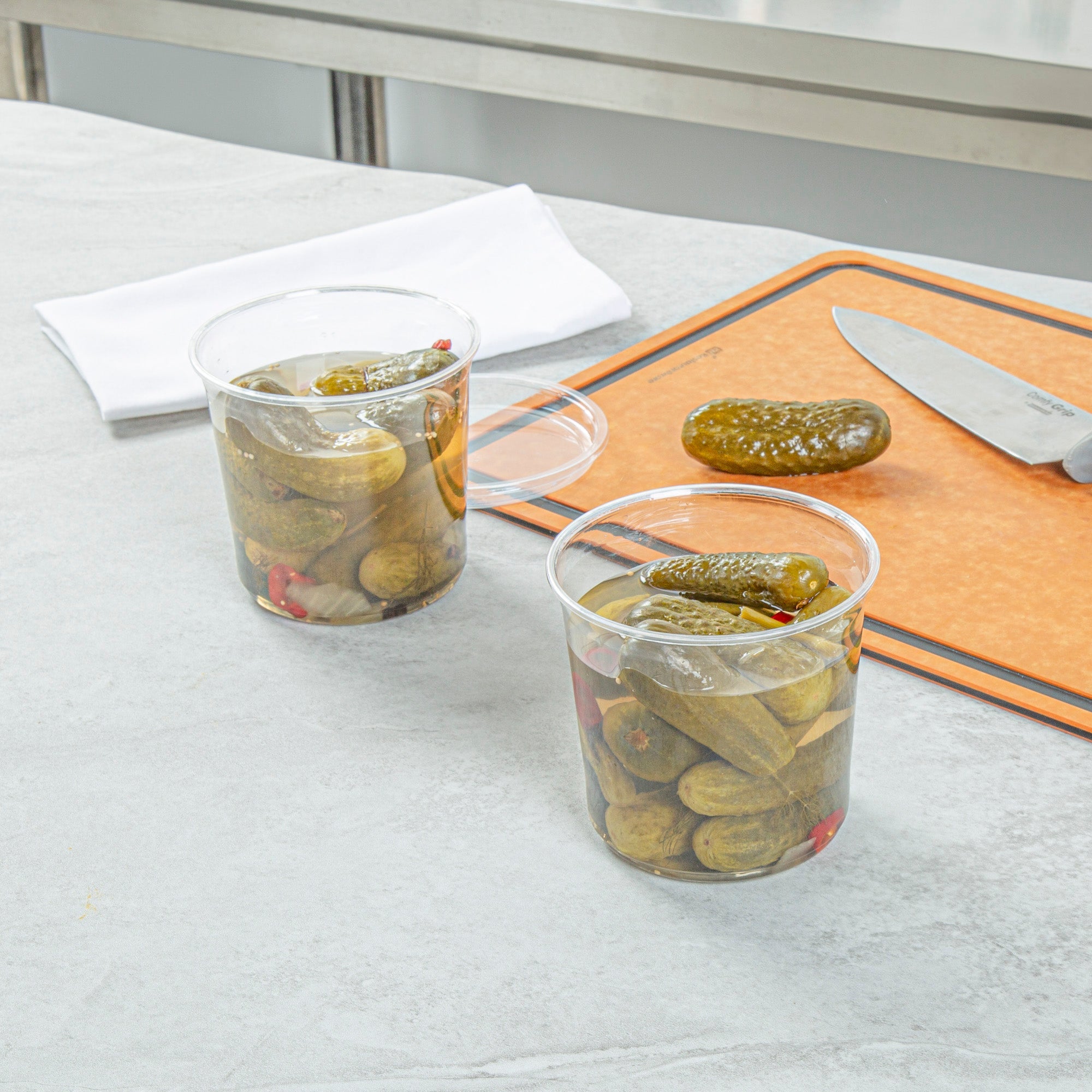 Thermo Tek 24 oz Round Clear Plastic To Go Deli Container - 4 1/2" x 4 1/2" x 4 1/4" - 25 count box