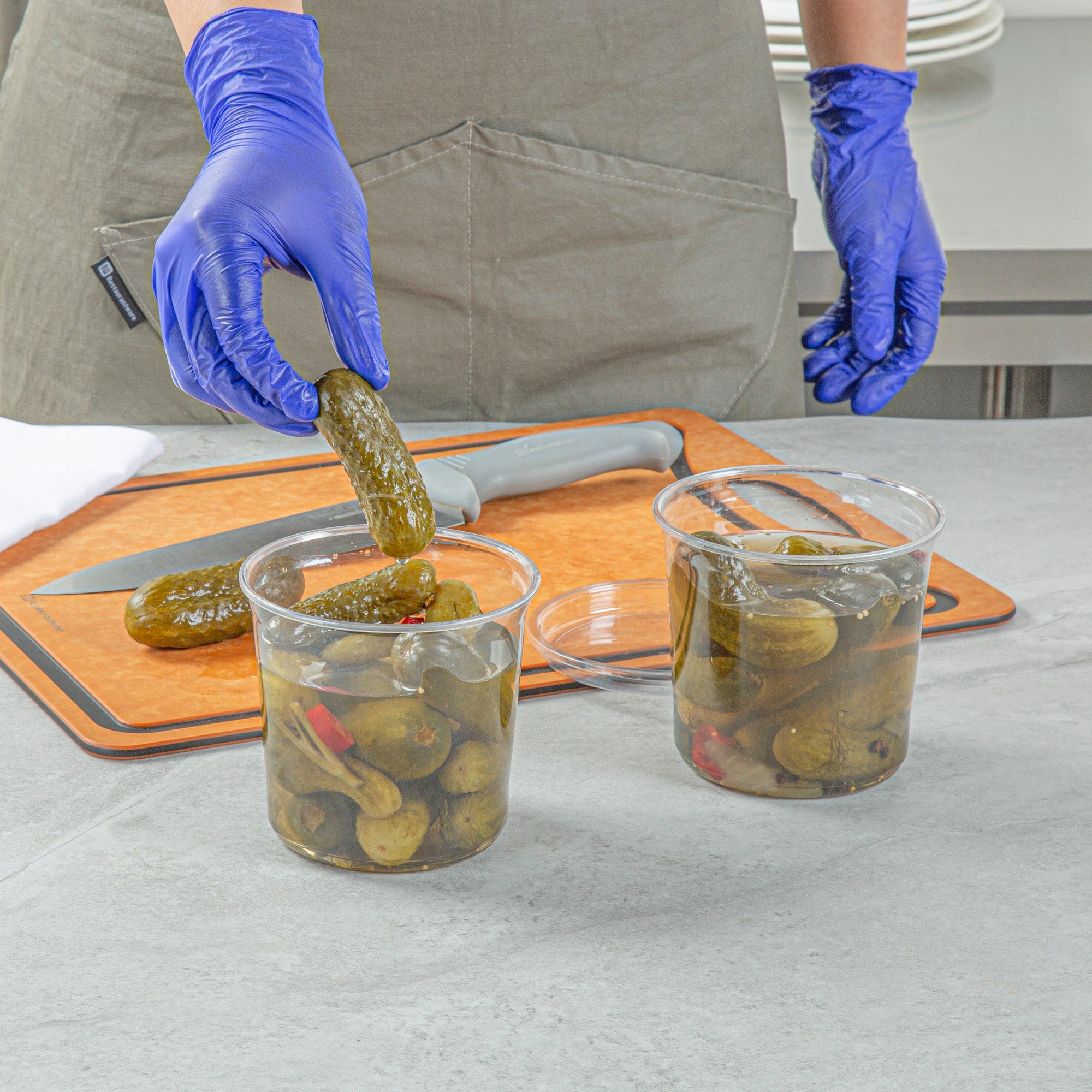 Thermo Tek 24 oz Round Clear Plastic To Go Deli Container - 4 1/2" x 4 1/2" x 4 1/4" - 100 count box