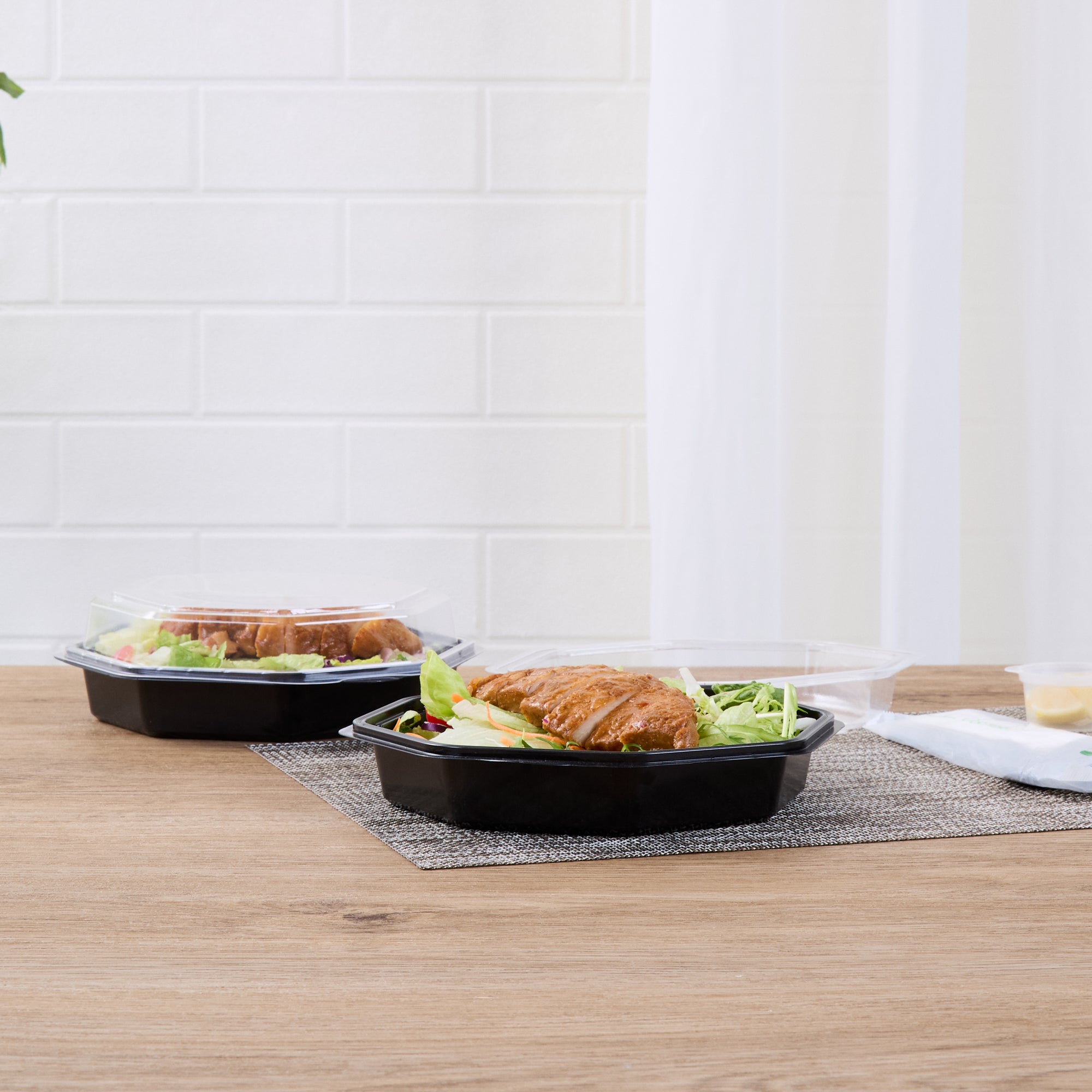 Chef 101 Octagon Black Plastic Food Container - with Clear Lid - 7 1/2" x 7 1/2" x 2 1/4" - 100 count box