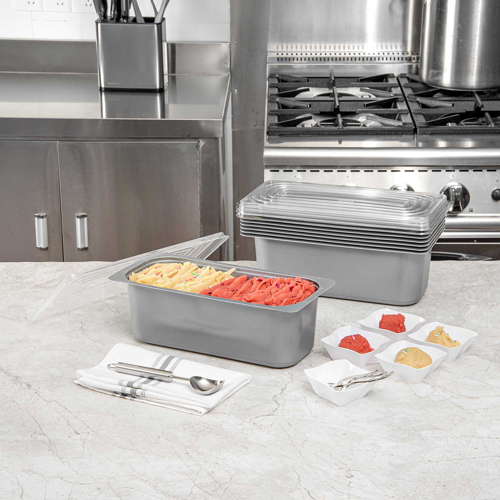 Chef 101 5 Qt Rectangle Gray Plastic Ice Cream Container - with Clear Lid - 13 1/2" x 6 1/2" x 4 3/4" - 25 count box