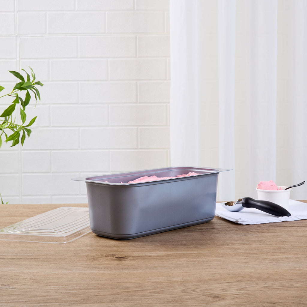 Chef 101 5 Qt Rectangle Gray Plastic Ice Cream Container - with Clear Lid - 13 1/2" x 6 1/2" x 4 3/4" - 100 count box