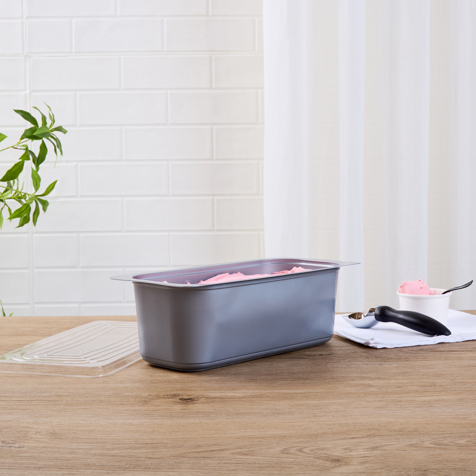 Chef 101 5 Qt Rectangle Gray Plastic Ice Cream Container - with Clear Lid - 13 1/2" x 6 1/2" x 4 3/4" - 100 count box