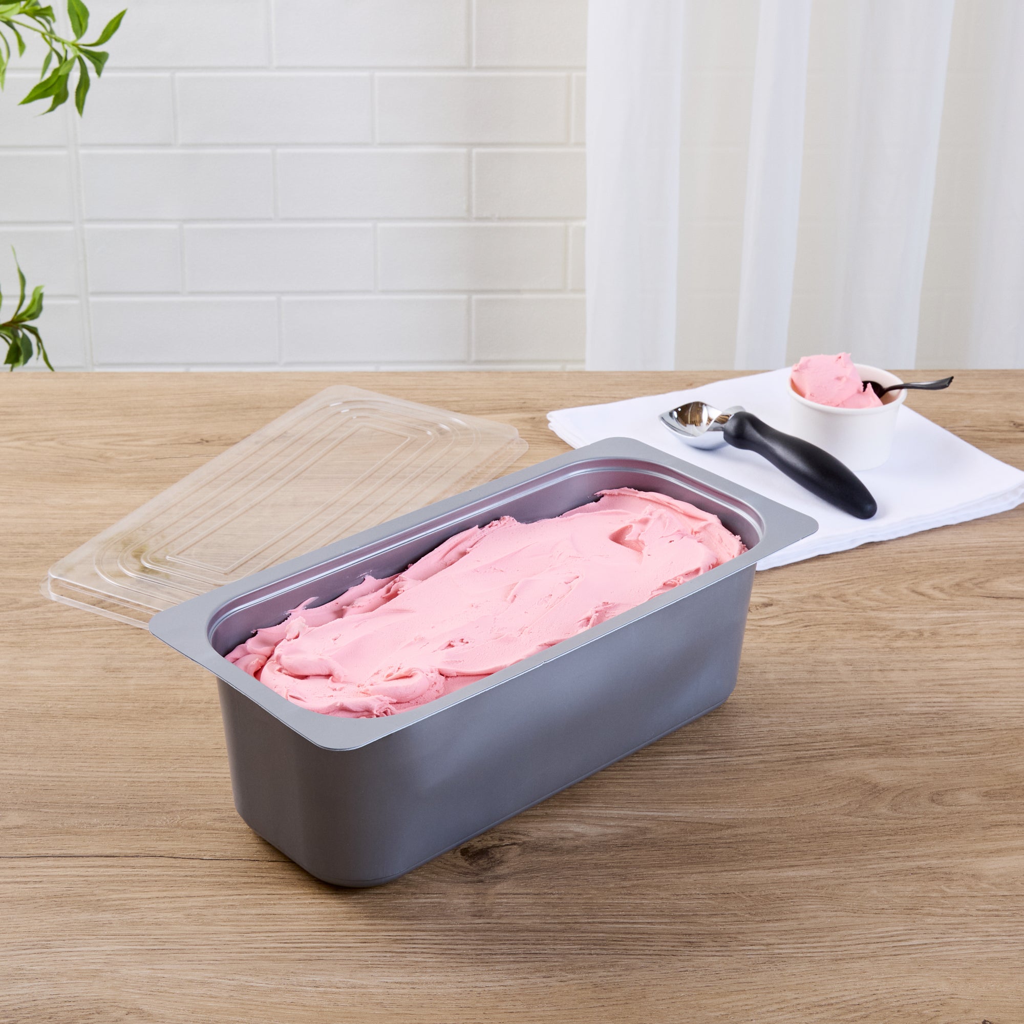 Chef 101 5 Qt Rectangle Gray Plastic Ice Cream Container - with Clear Lid - 13 1/2" x 6 1/2" x 4 3/4" - 100 count box