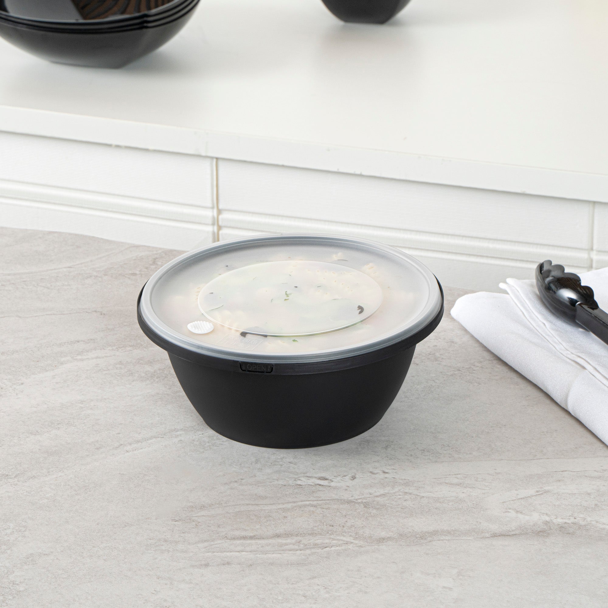 Cater Tek 51 oz Round Black Plastic Catering / Serving Bowl - with Clear Lid, Microwavable - 8" x 8" x 3 1/2" - 25 count box