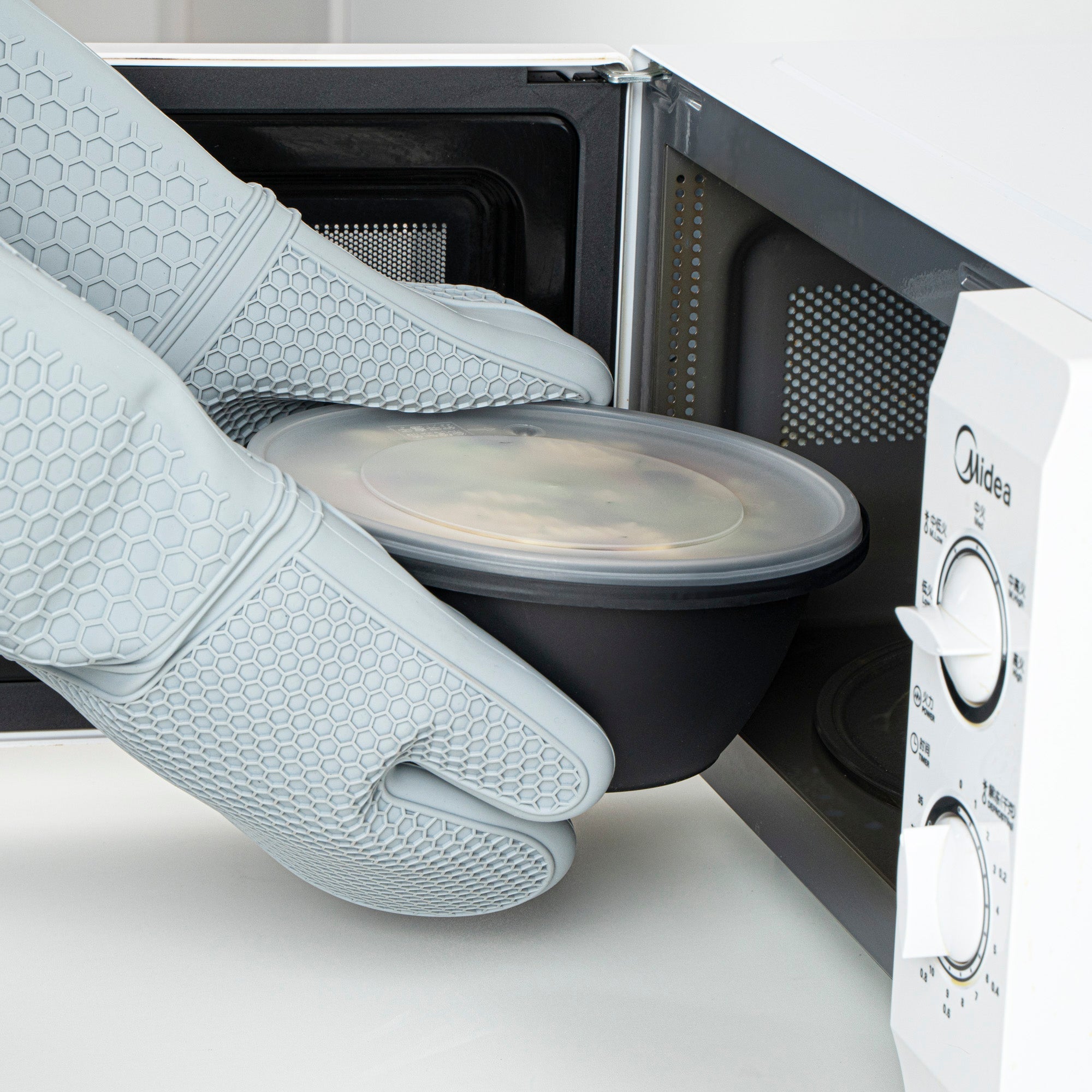 Cater Tek 51 oz Round Black Plastic Catering / Serving Bowl - with Clear Lid, Microwavable - 8" x 8" x 3 1/2" - 100 count box