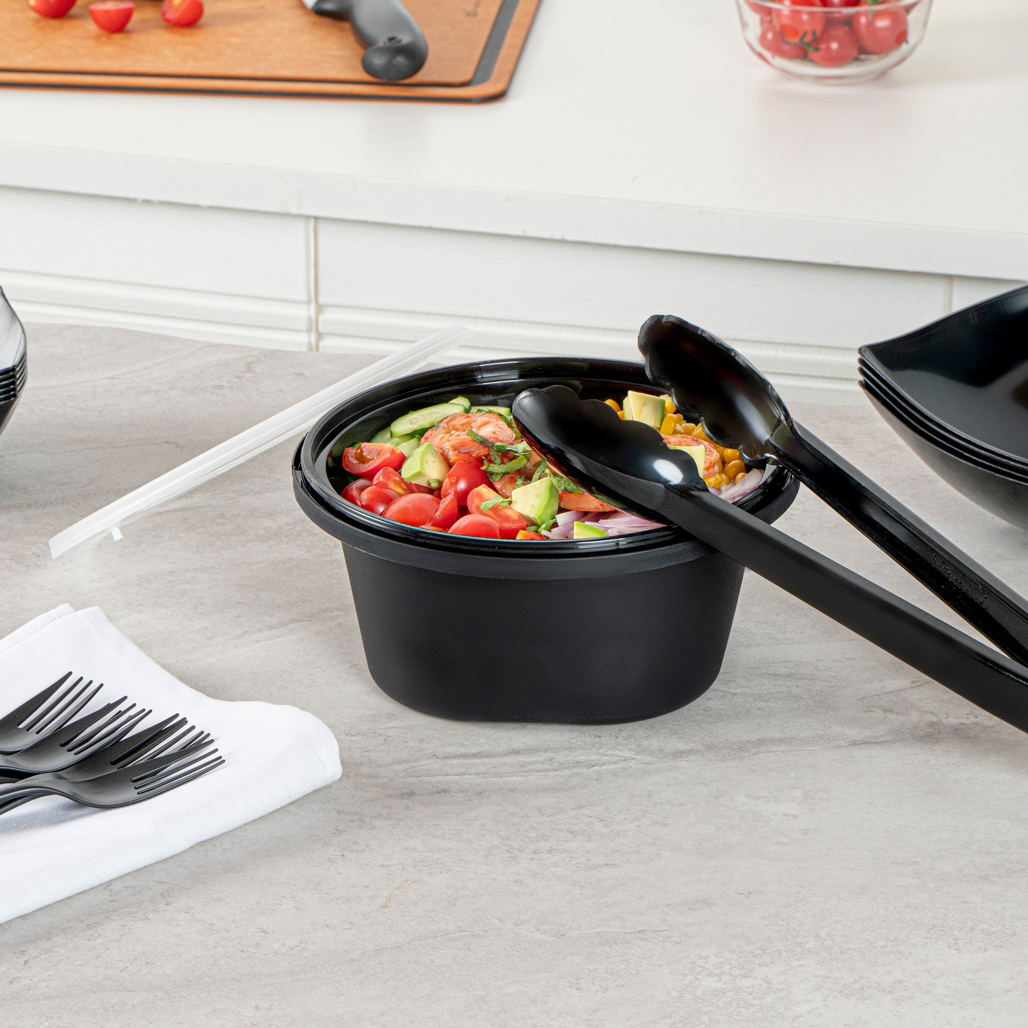 Cater Tek 59 oz Round Black Plastic Catering / Serving Bowl - with Clear Lid, Microwavable - 8" x 8" x 3 3/4" - 100 count box
