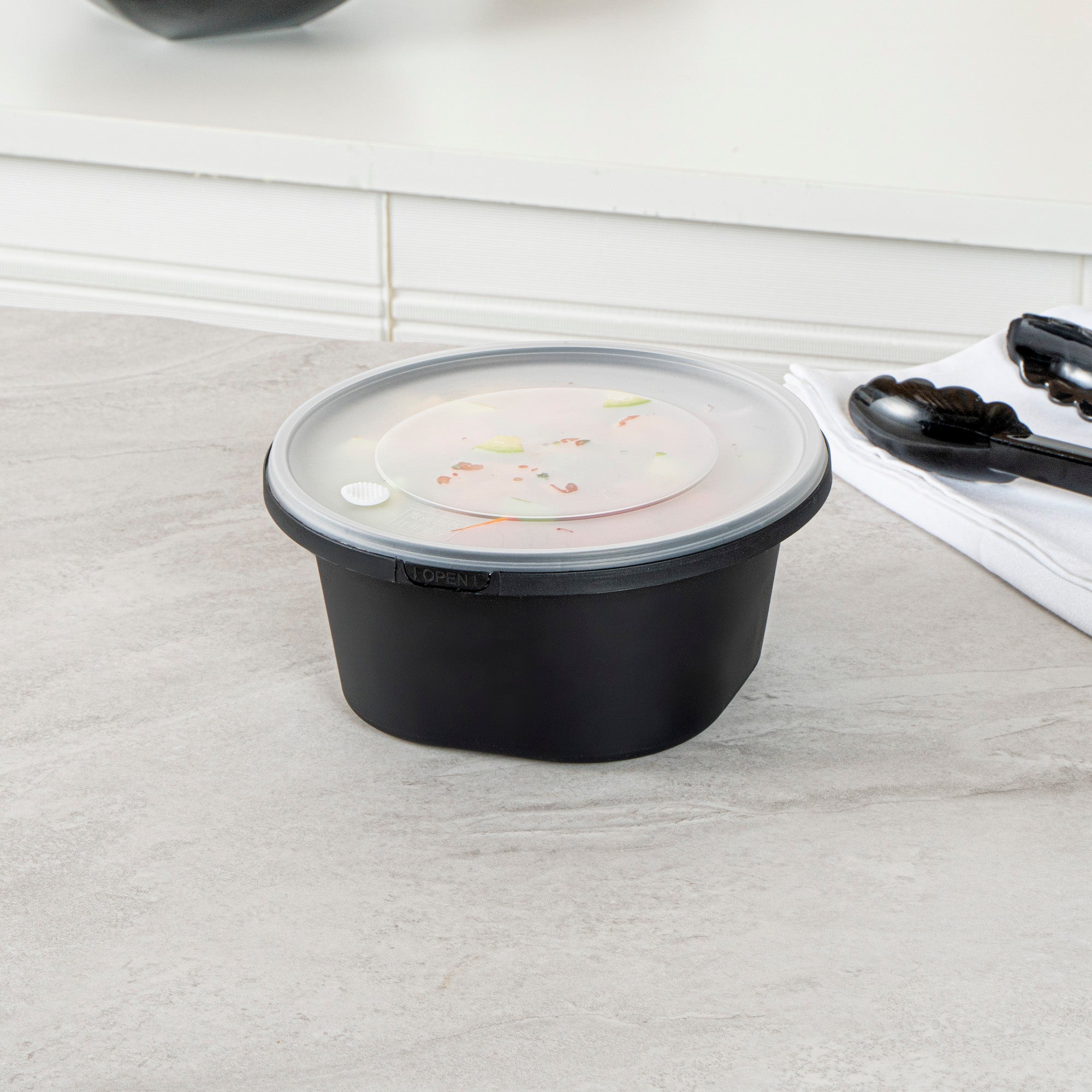 Cater Tek 59 oz Round Black Plastic Catering / Serving Bowl - with Clear Lid, Microwavable - 8" x 8" x 3 3/4" - 100 count box