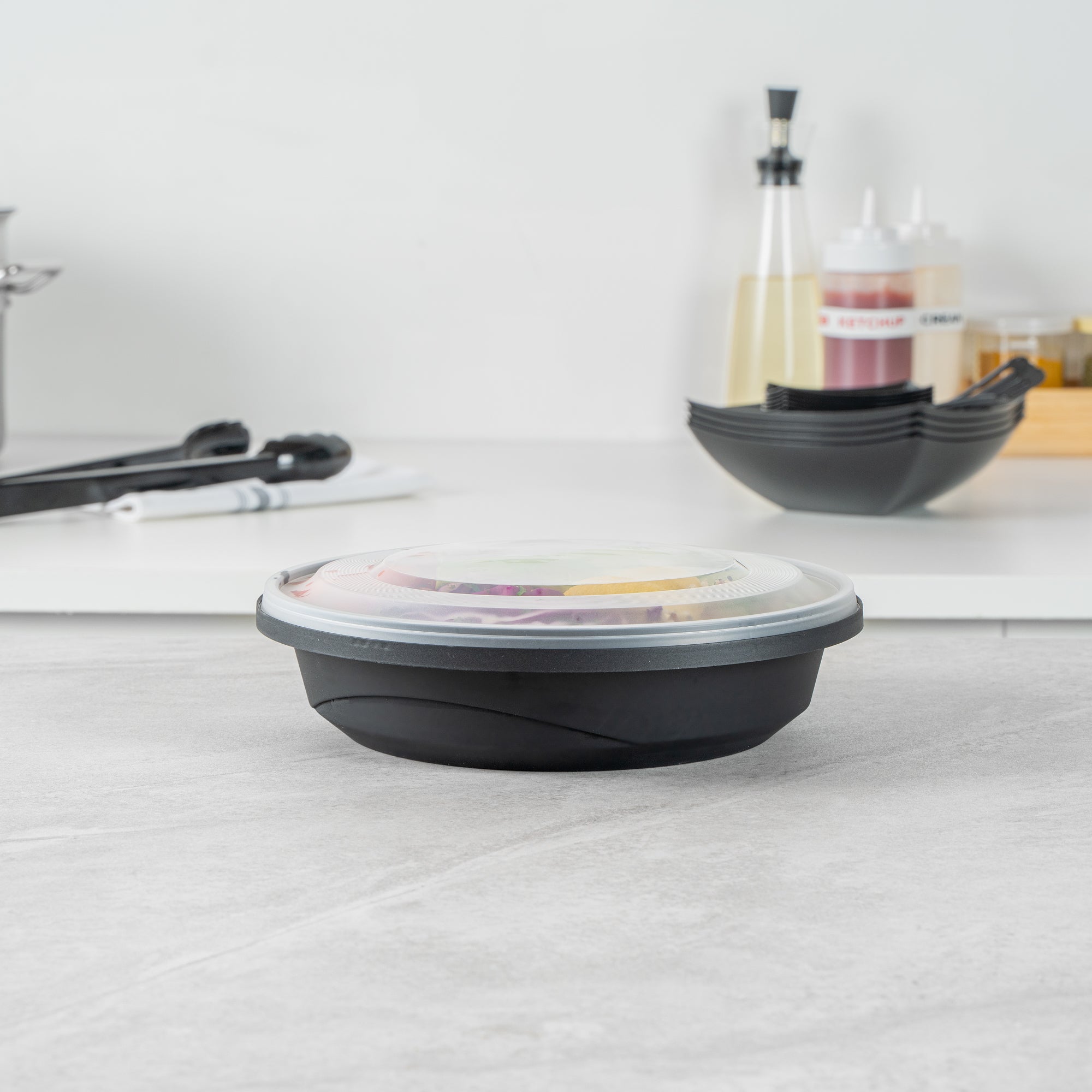 Cater Tek 51 oz Round Black Plastic Catering / Serving Bowl - with Clear Lid, Microwavable - 9 1/4" x 9 1/4" x 3" - 25 count box