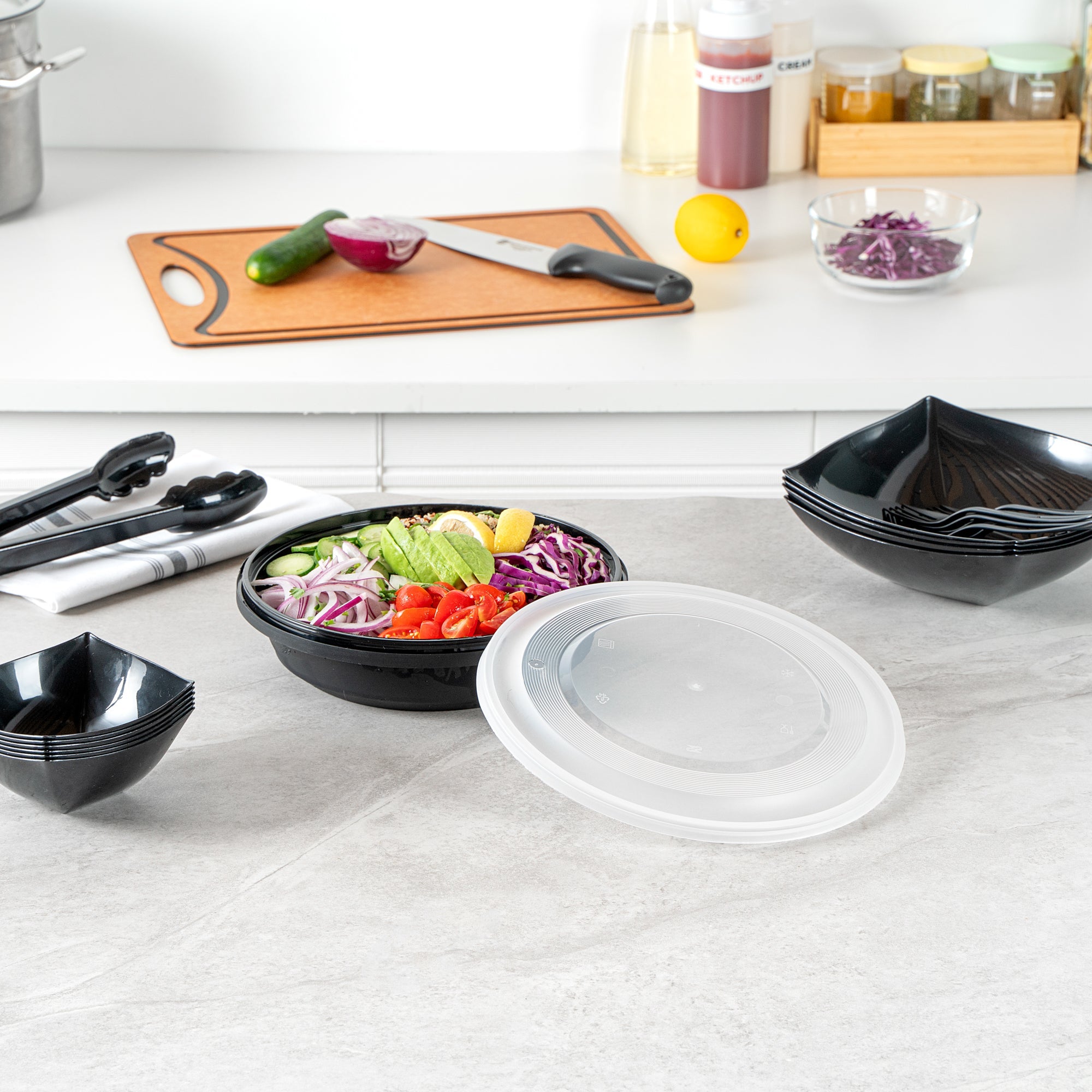 Cater Tek 51 oz Round Black Plastic Catering / Serving Bowl - with Clear Lid, Microwavable - 9 1/4" x 9 1/4" x 3" - 100 count box